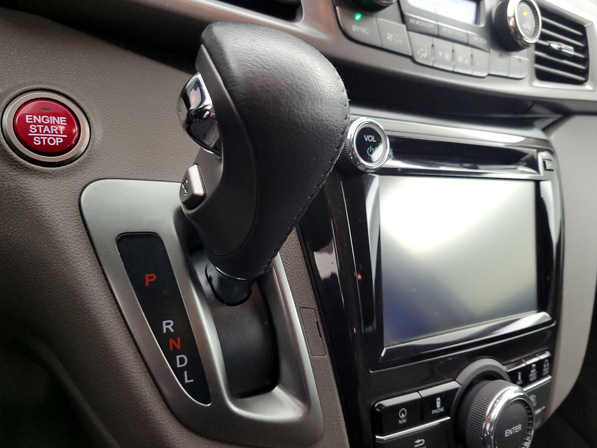 Thumbnail: 2015 Honda Odyssey - 18