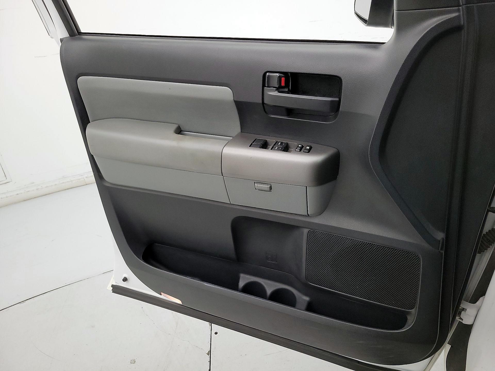 Thumbnail: 2016 Toyota Sequoia - 12