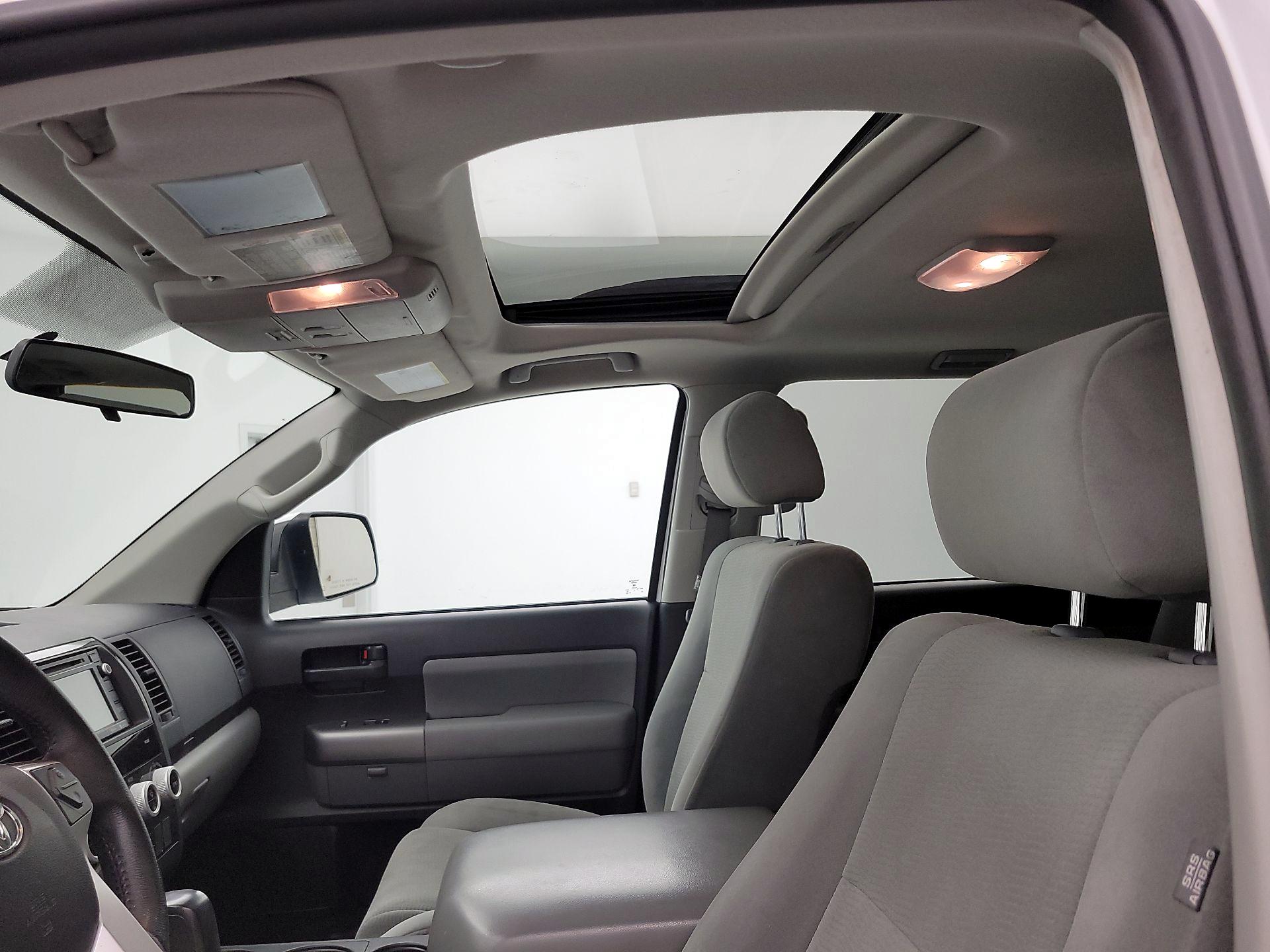Thumbnail: 2016 Toyota Sequoia - 18