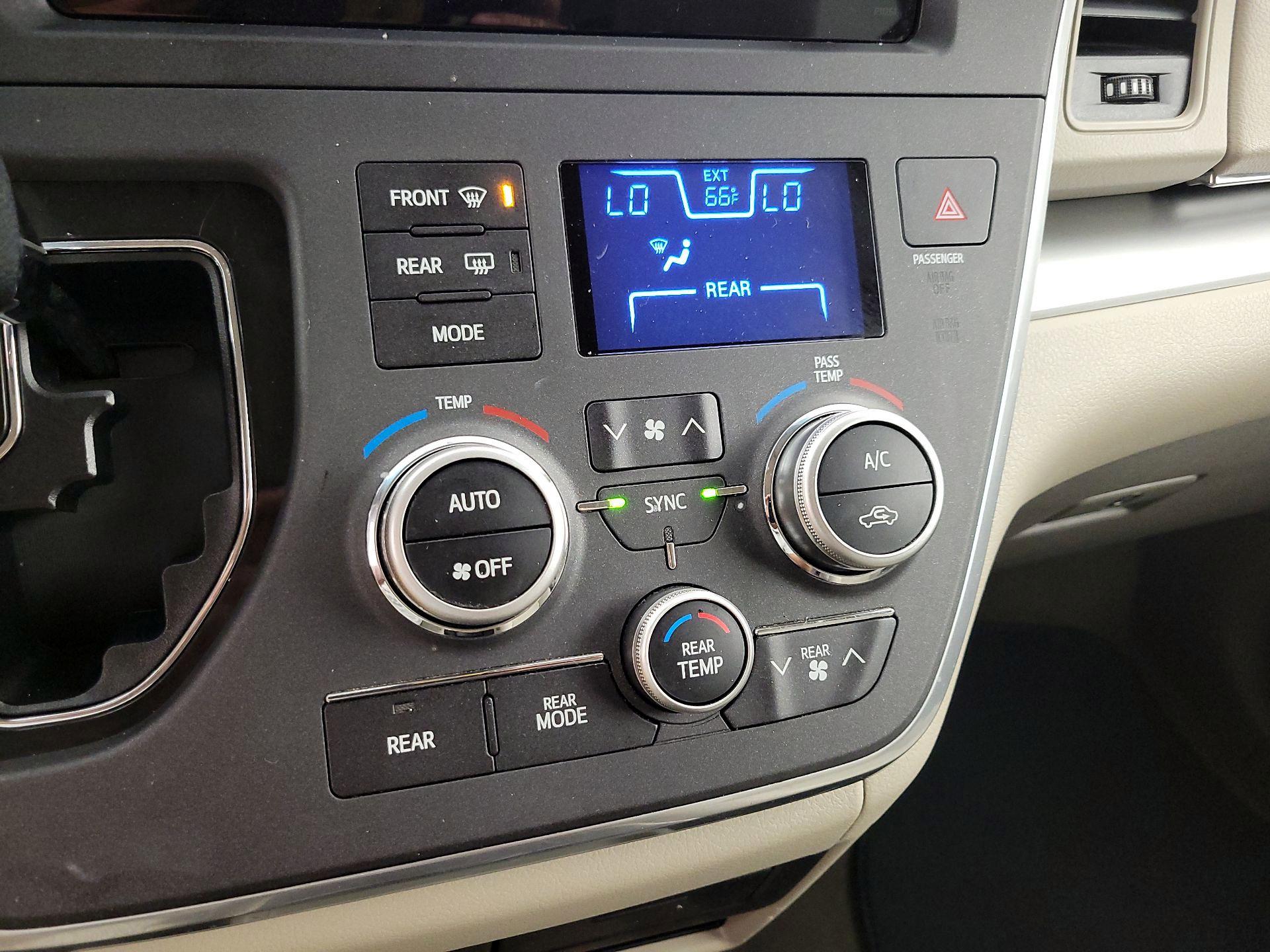 Thumbnail: 2017 Toyota Sienna - 16