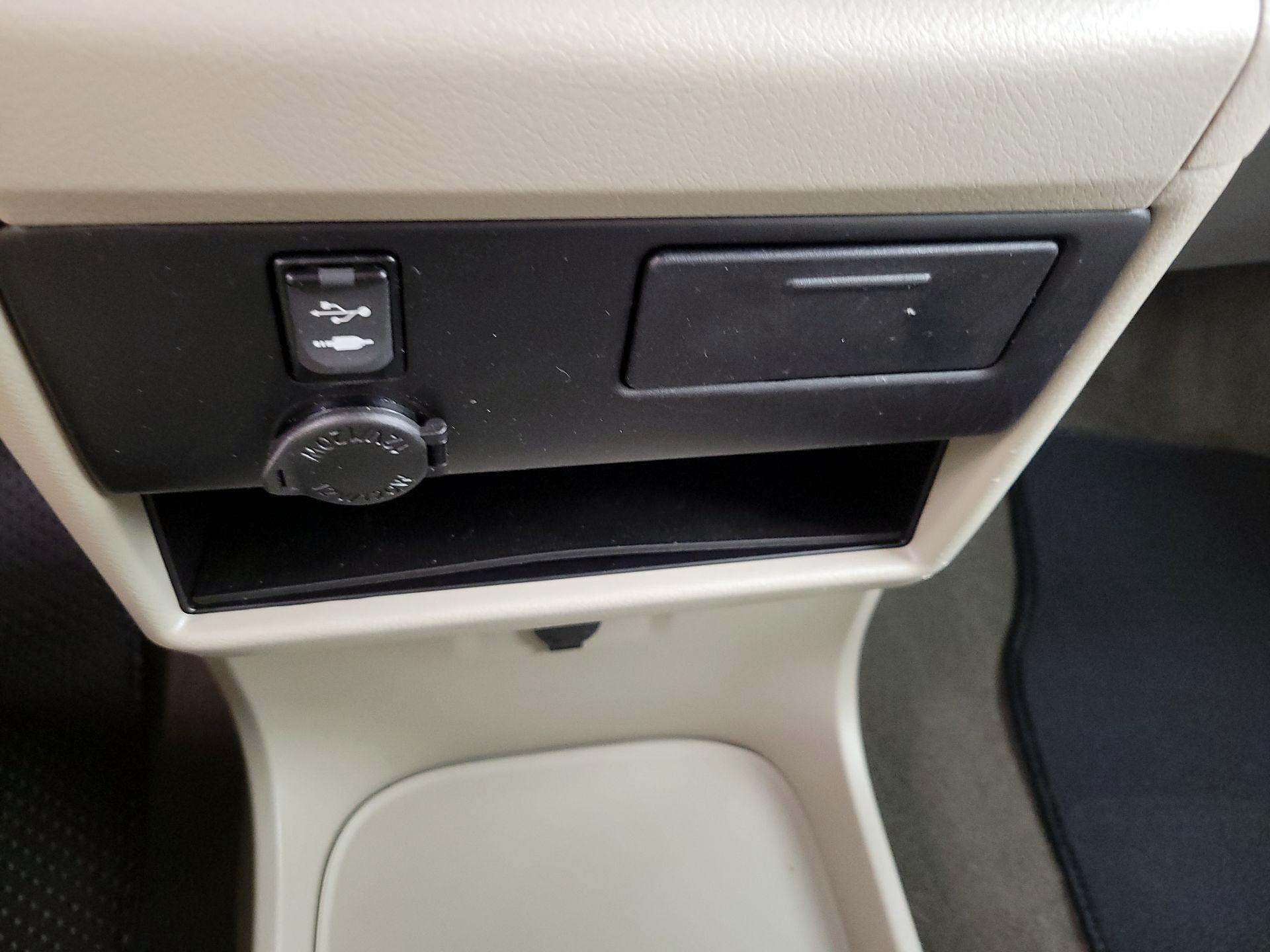 Thumbnail: 2017 Toyota Sienna - 18