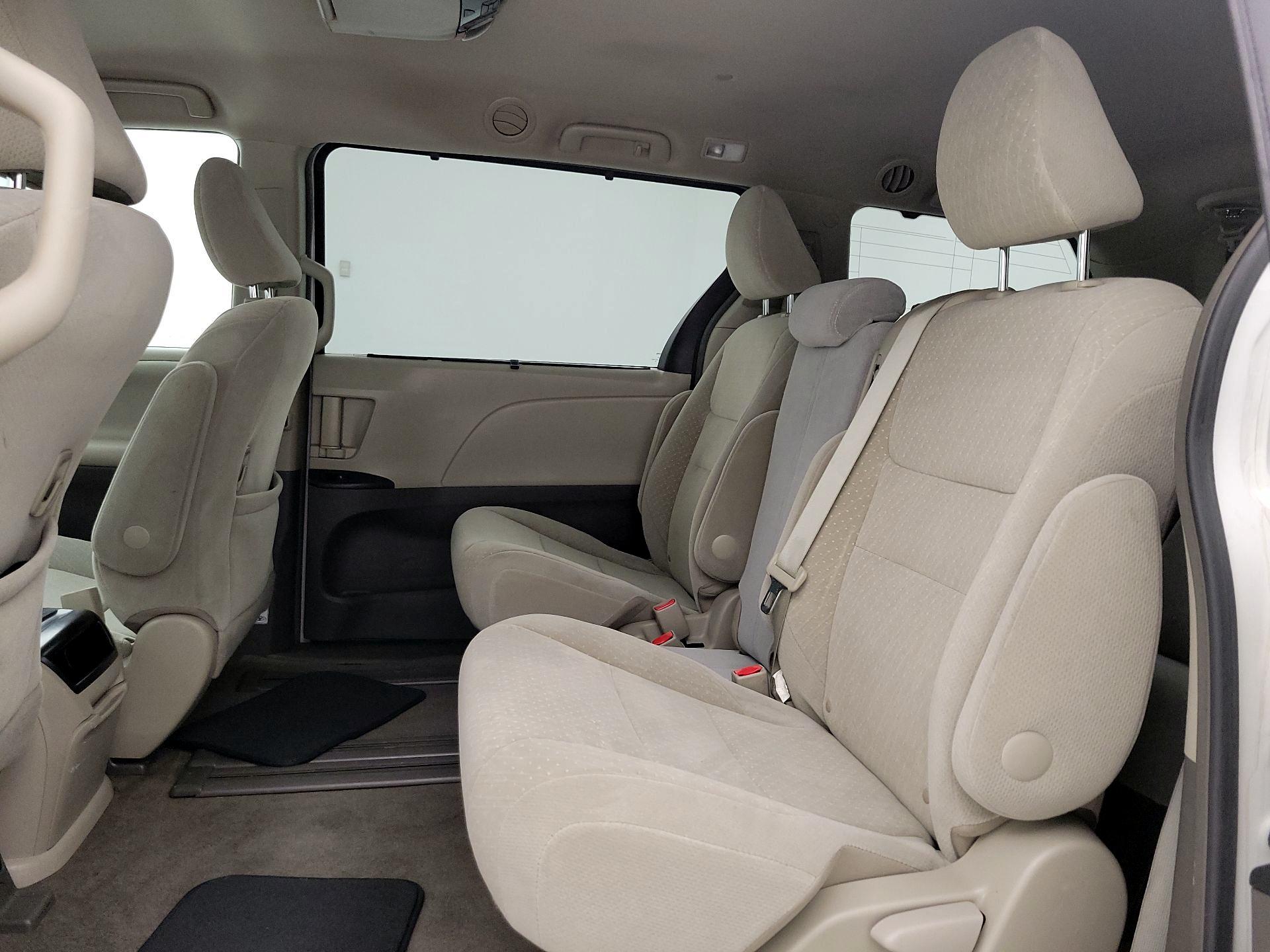 Thumbnail: 2017 Toyota Sienna - 19