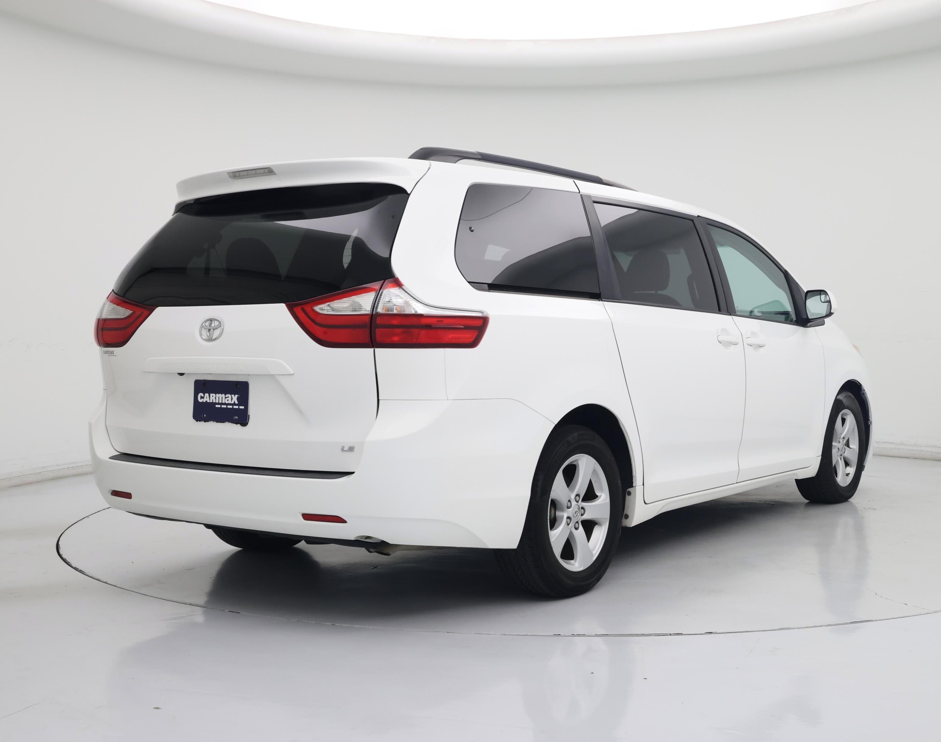 Thumbnail: 2017 Toyota Sienna - 8
