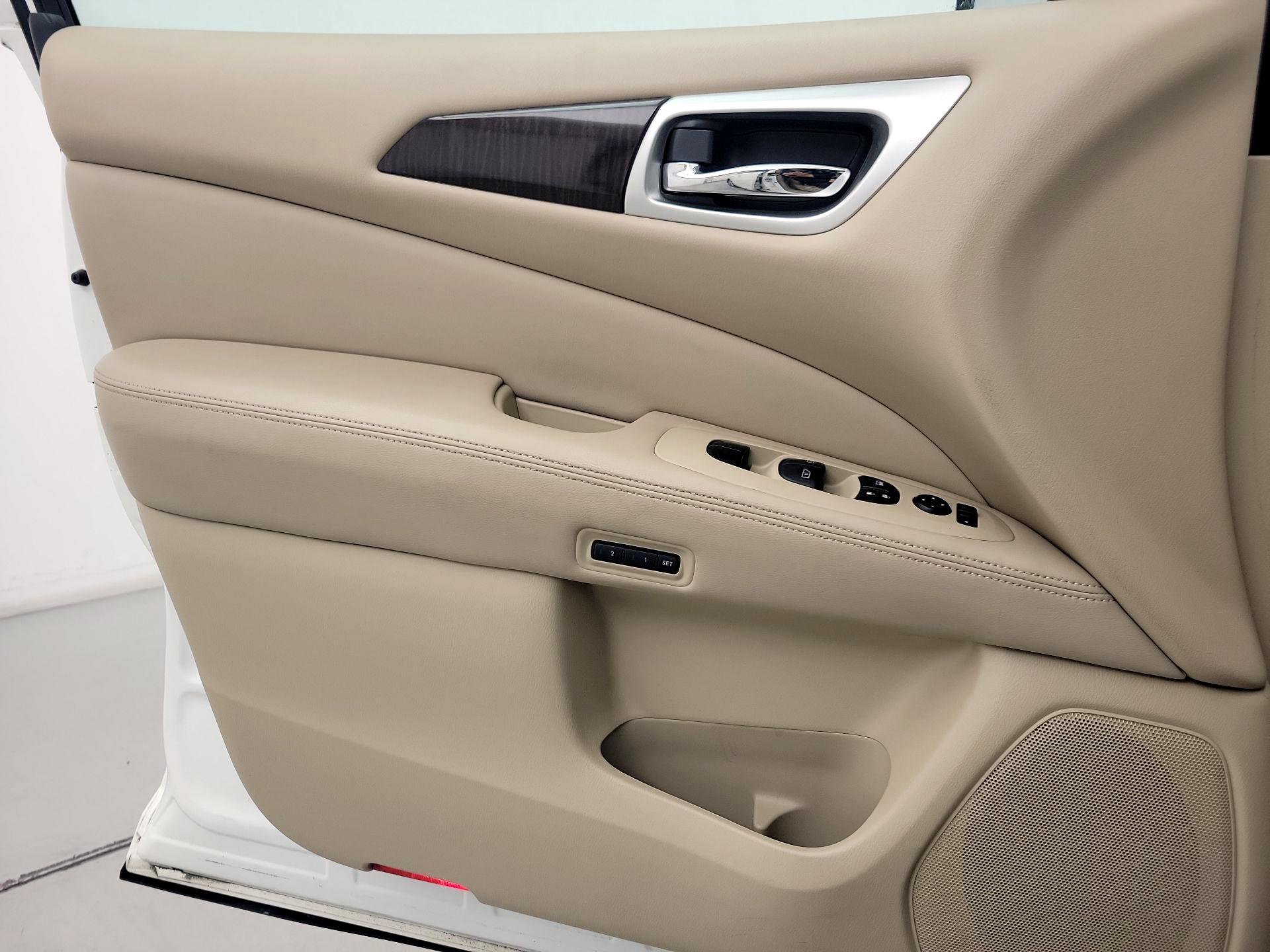 Thumbnail: 2015 Nissan Pathfinder - 12