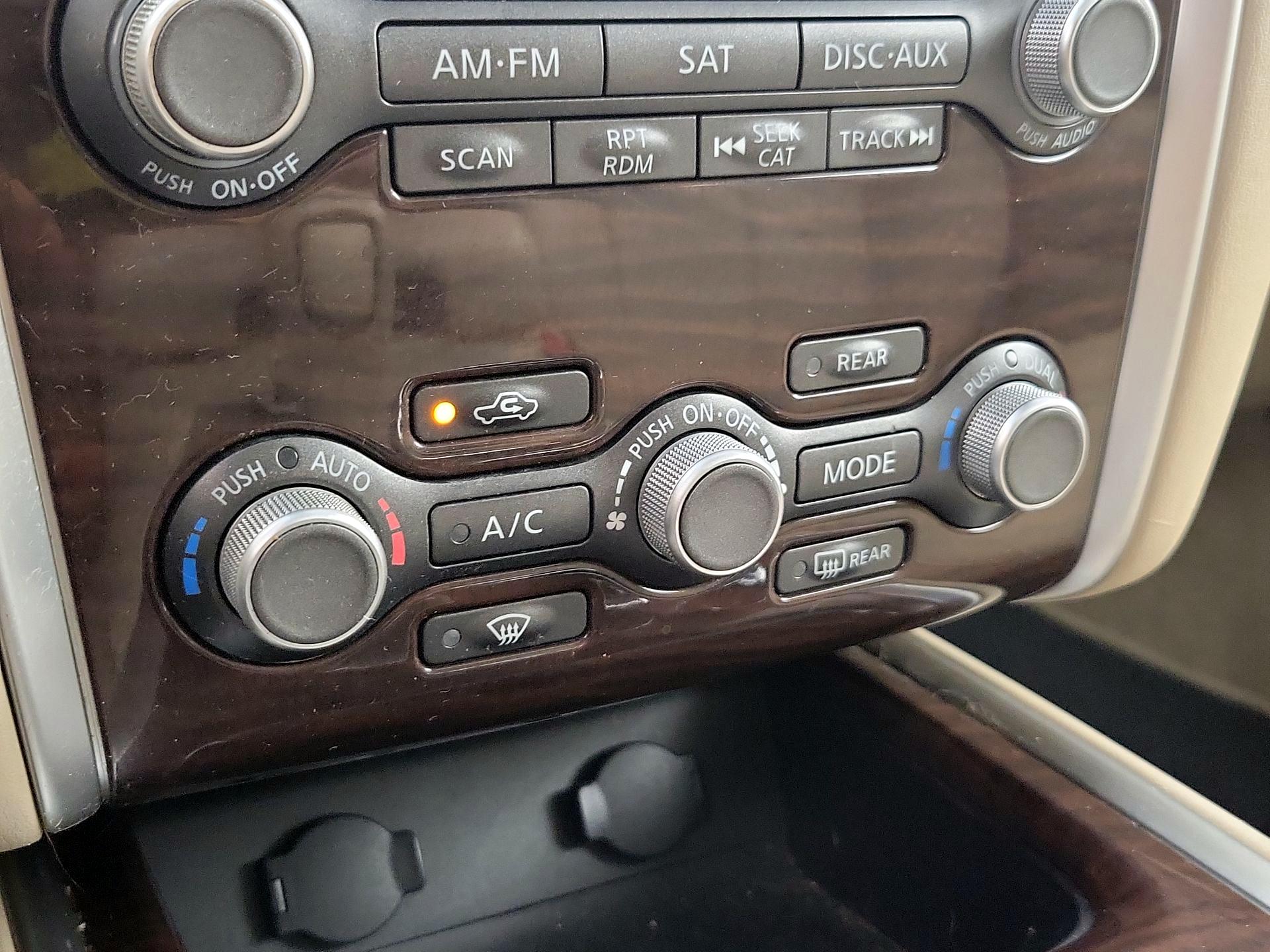 Thumbnail: 2015 Nissan Pathfinder - 16