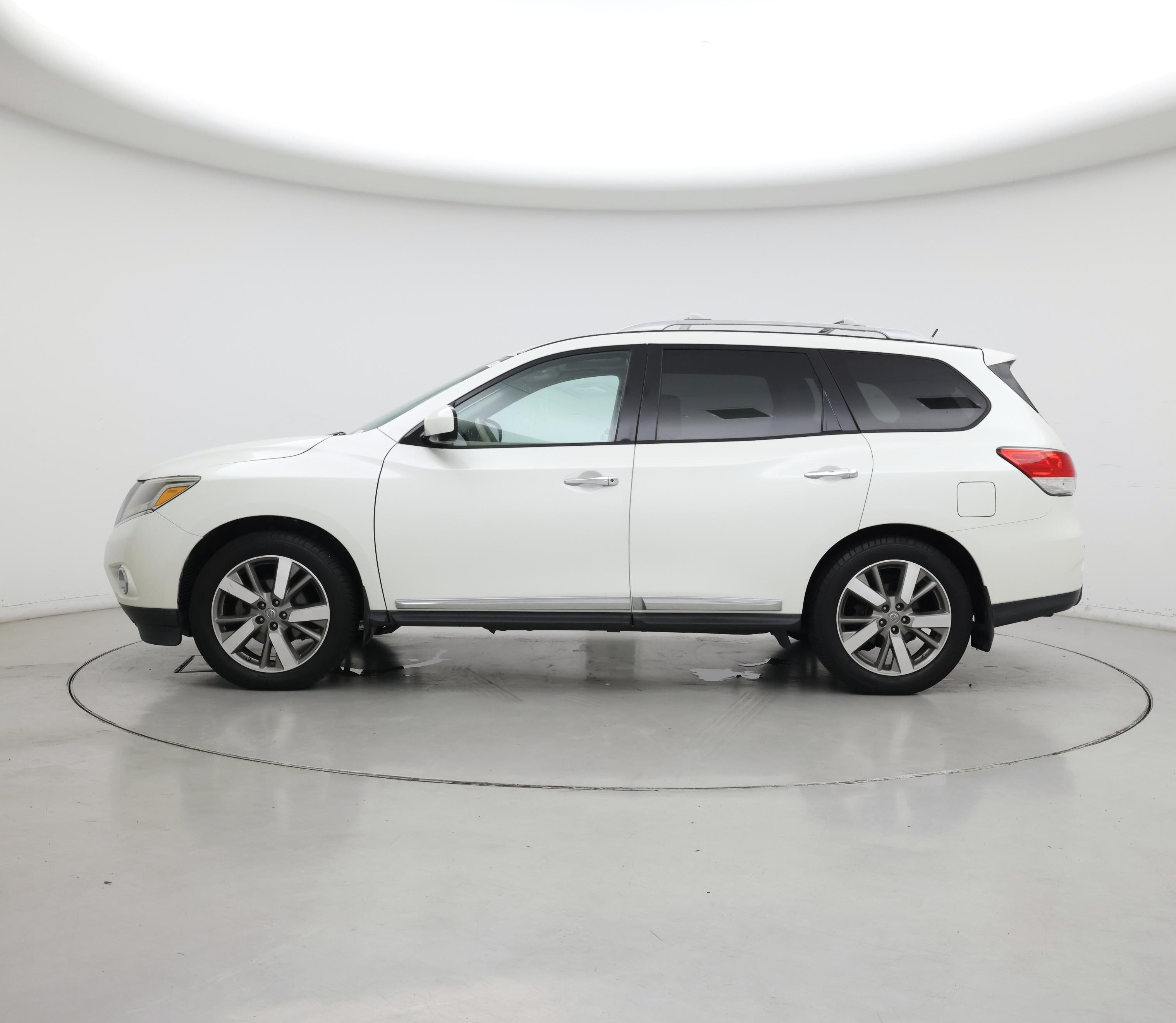 Thumbnail: 2015 Nissan Pathfinder - 3