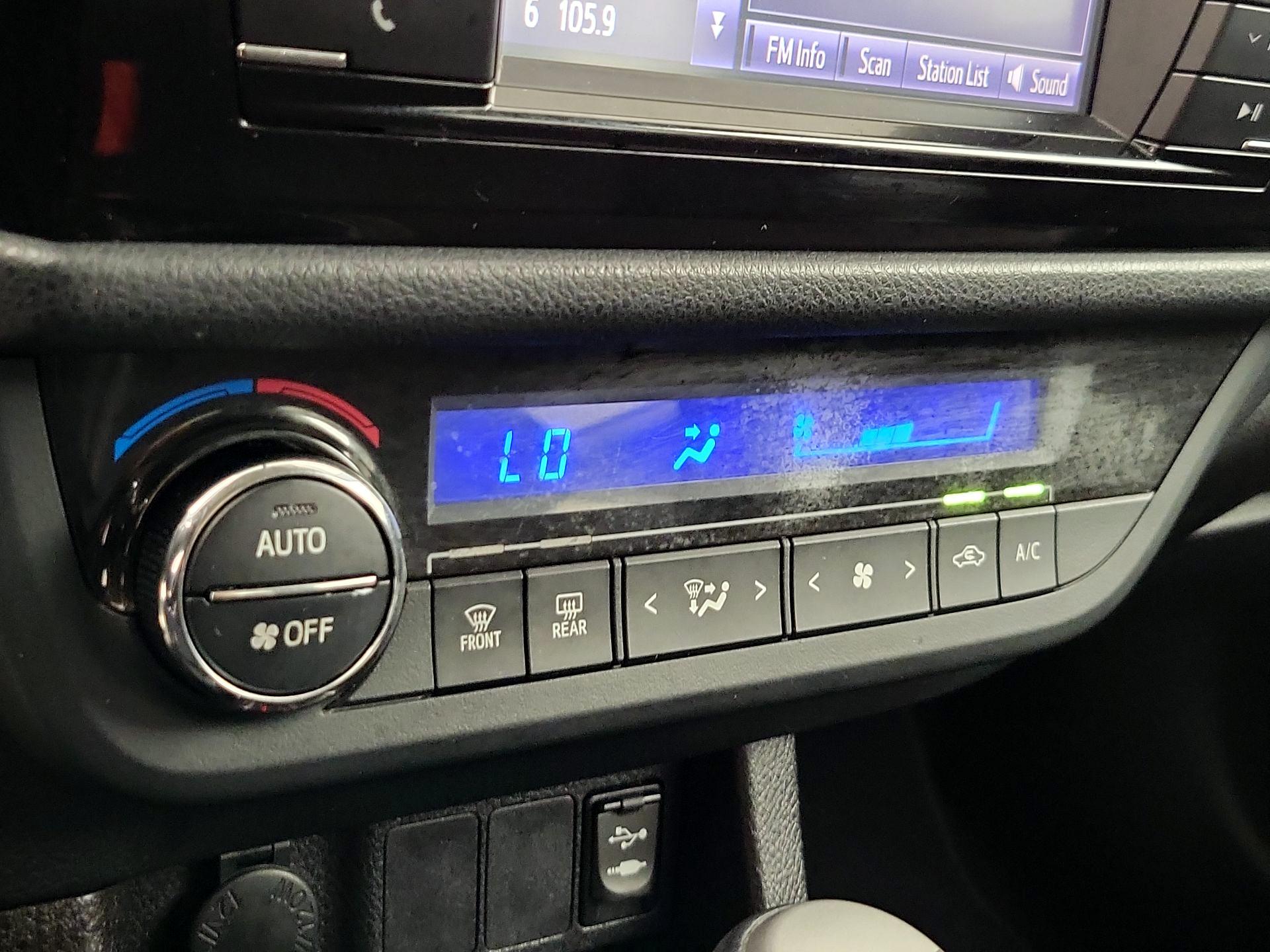 Thumbnail: 2016 Toyota Corolla - 16