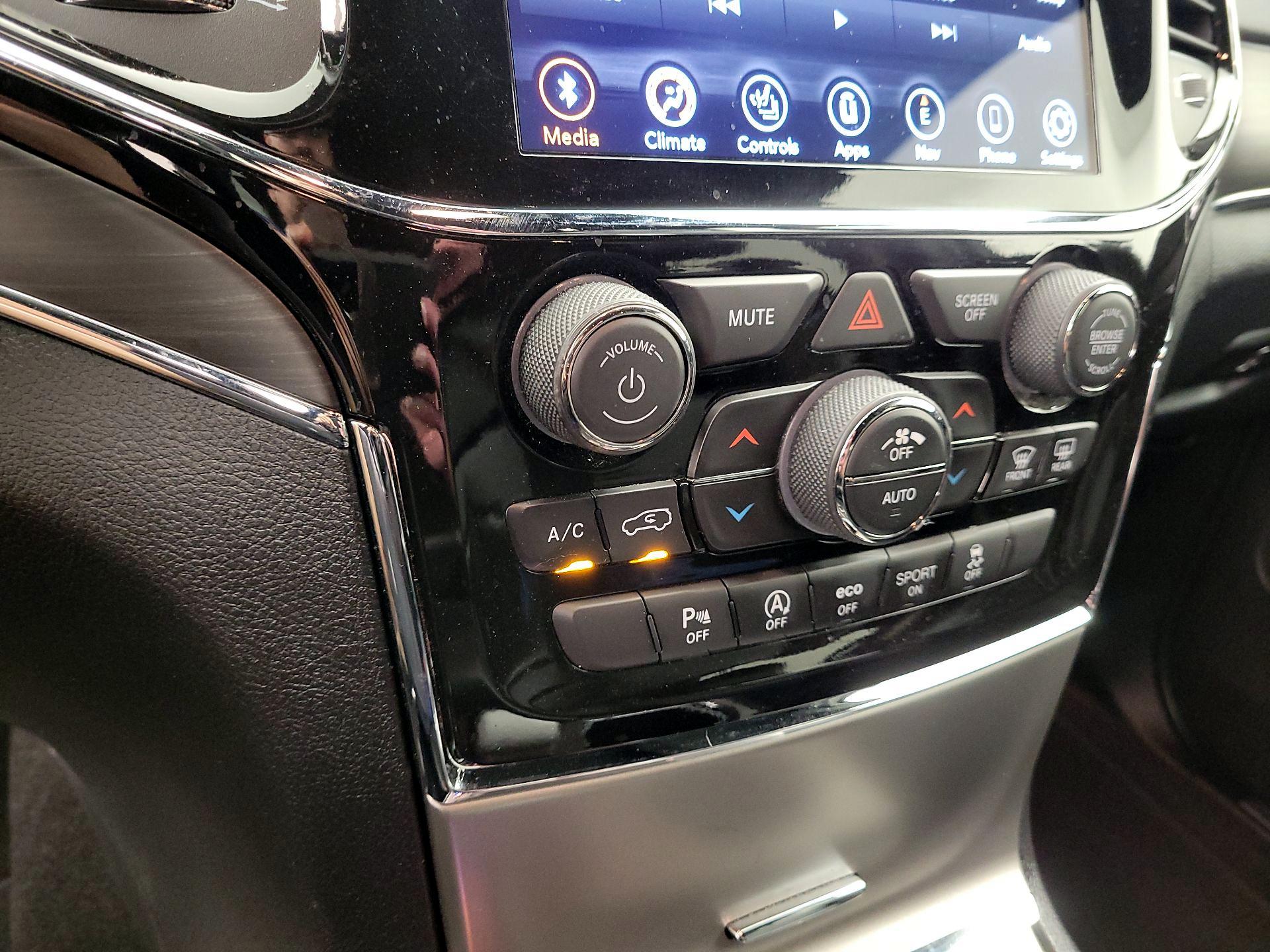 Thumbnail: 2021 Jeep Grand Cherokee - 17