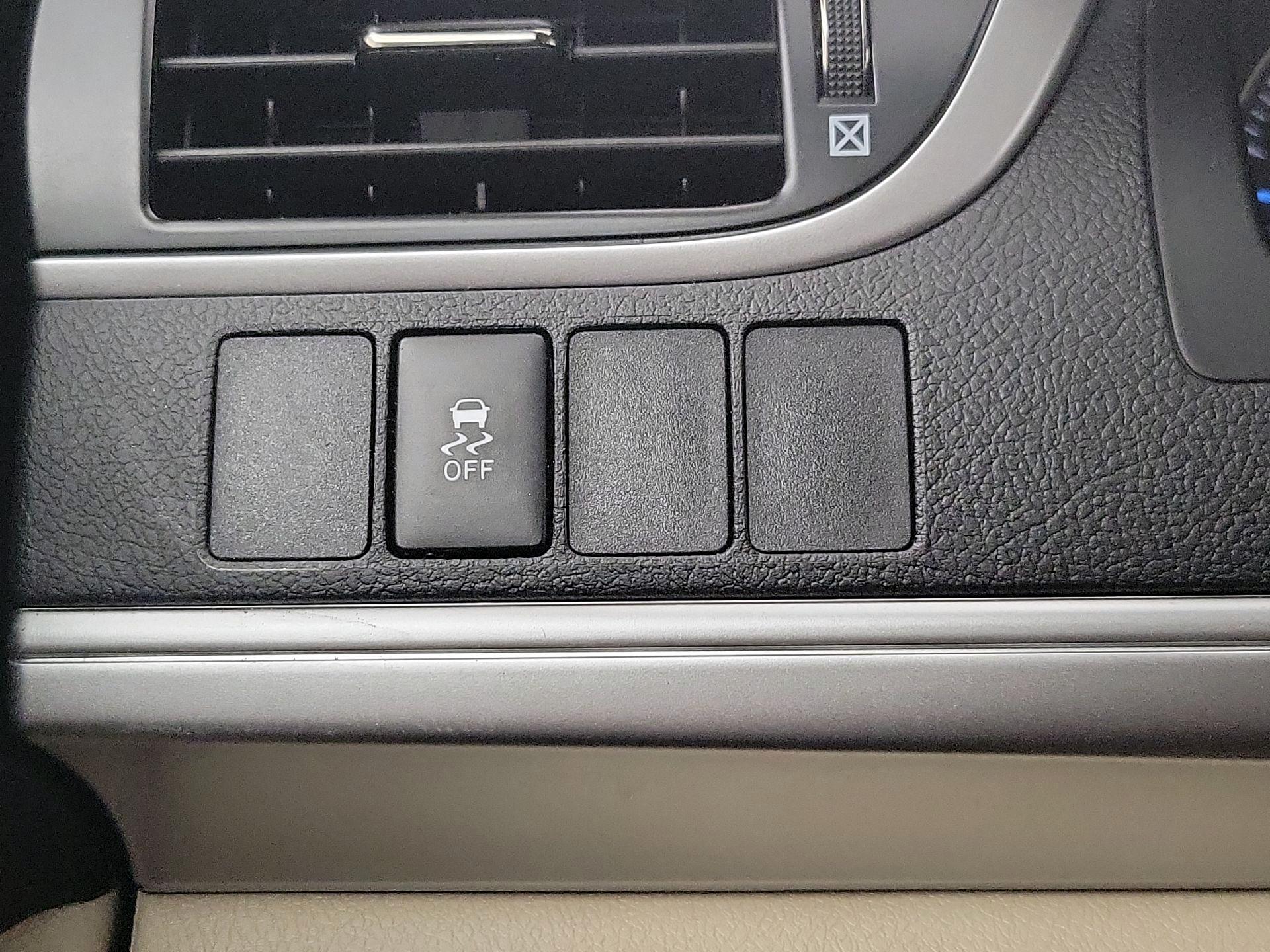Thumbnail: 2014 Toyota Camry - 13