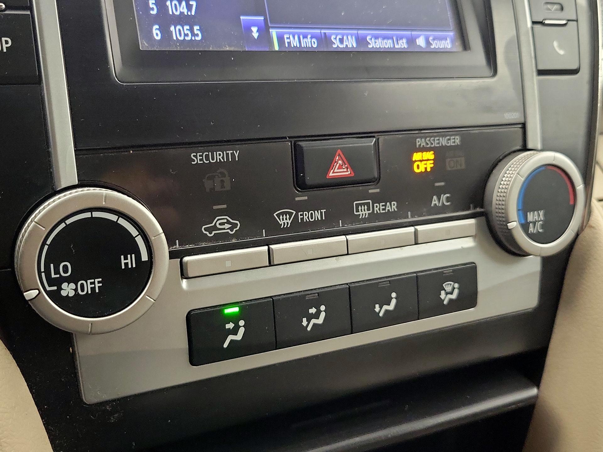 Thumbnail: 2014 Toyota Camry - 16