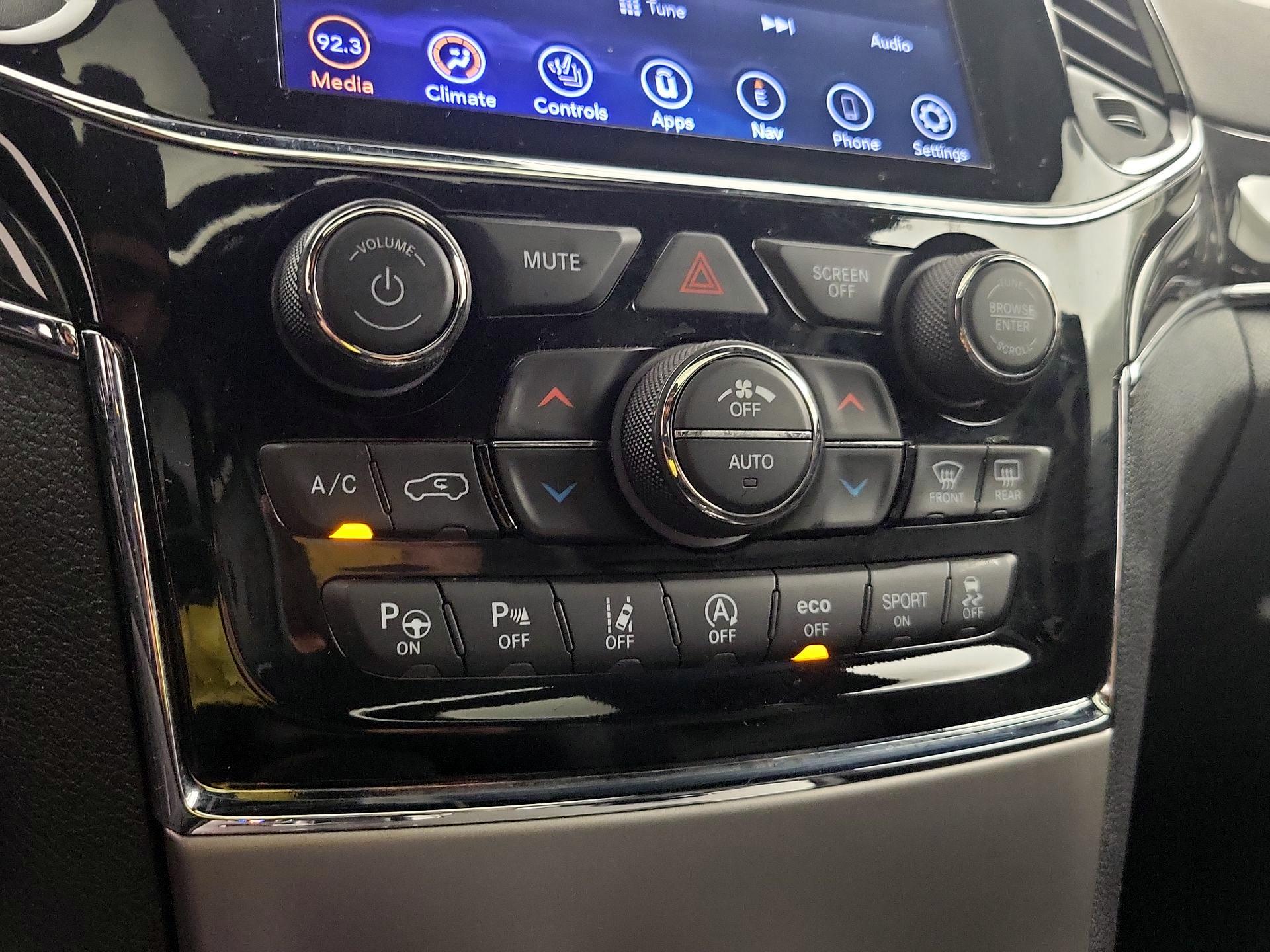 Thumbnail: 2019 Jeep Grand Cherokee - 17