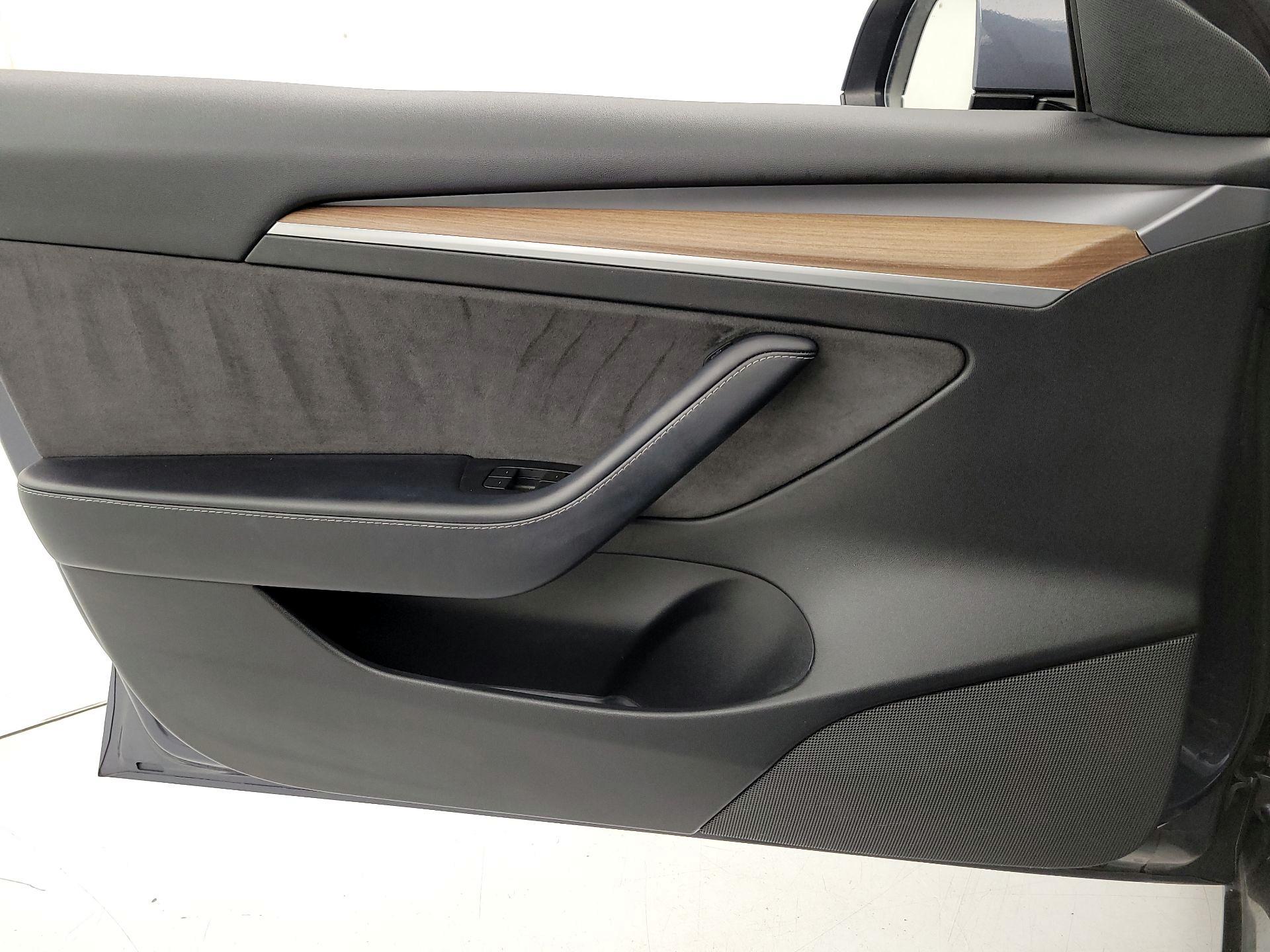 Thumbnail: 2022 Tesla Model 3 - 12