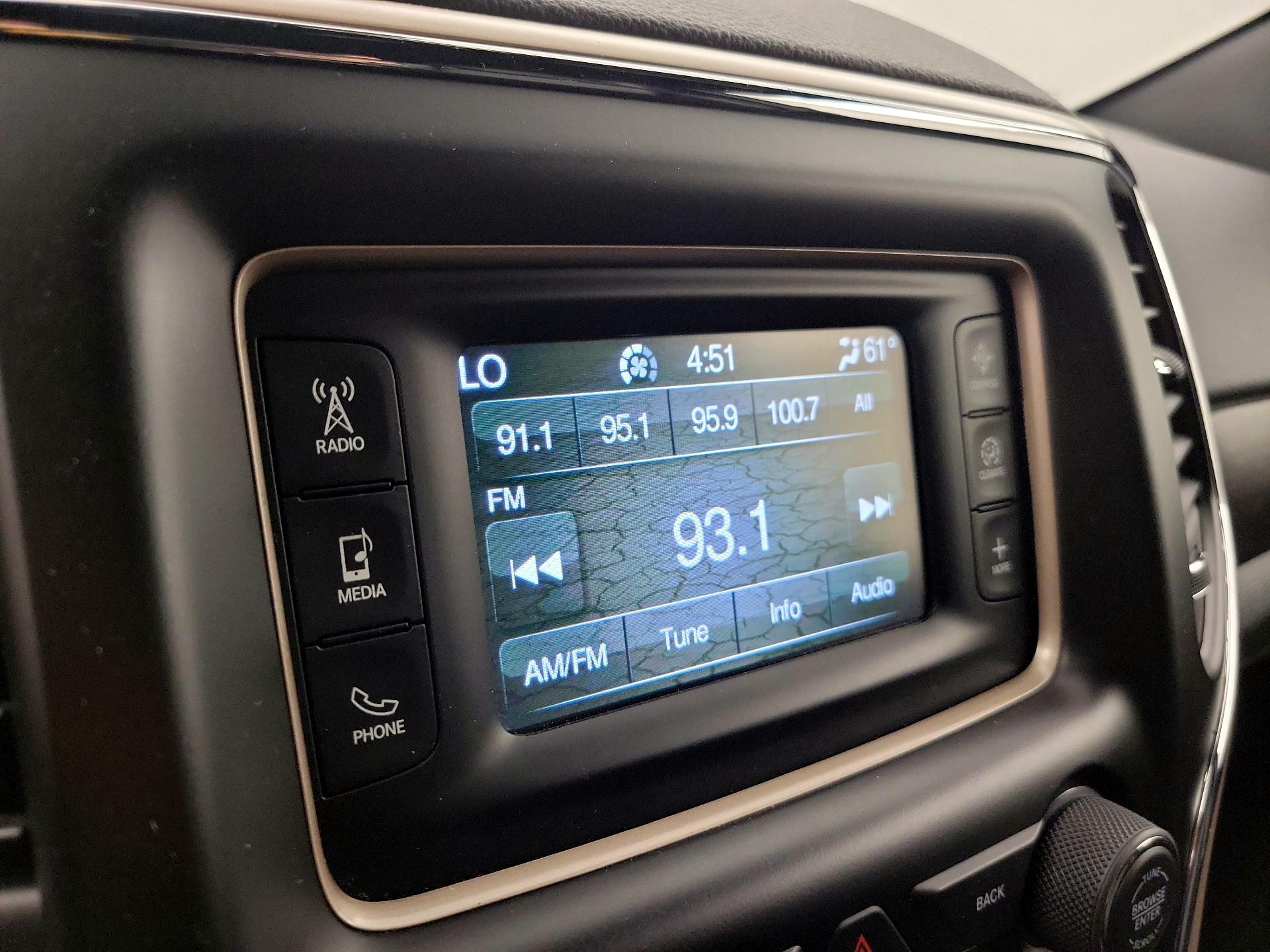 Thumbnail: 2017 Jeep Grand Cherokee - 15
