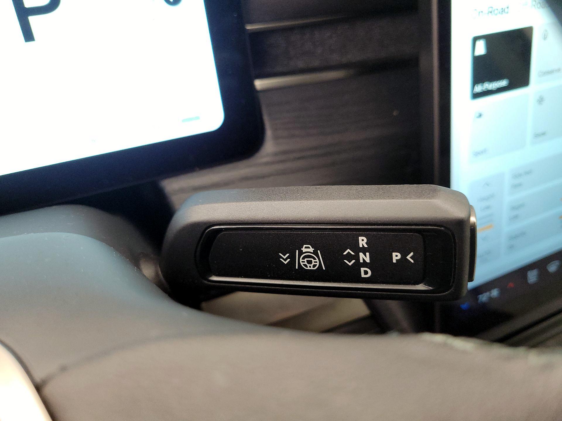 Thumbnail: 2023 Rivian R1S - 17