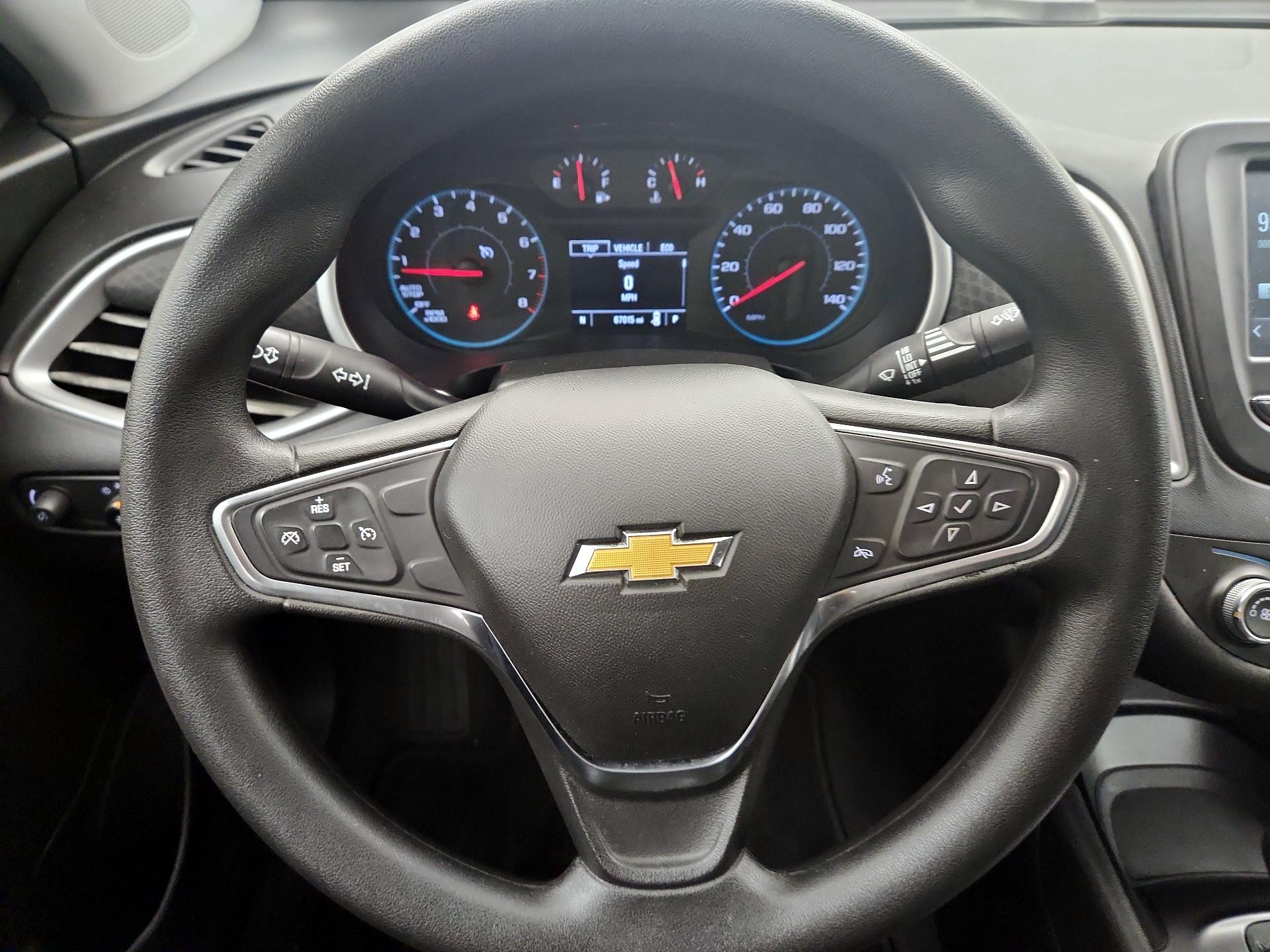 Thumbnail: 2018 Chevrolet Malibu - 10