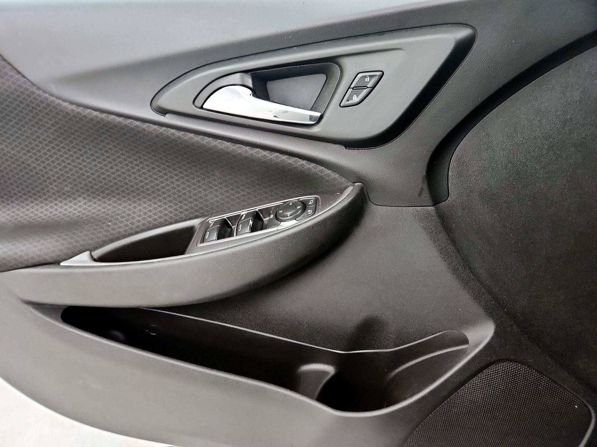 Thumbnail: 2018 Chevrolet Malibu - 12