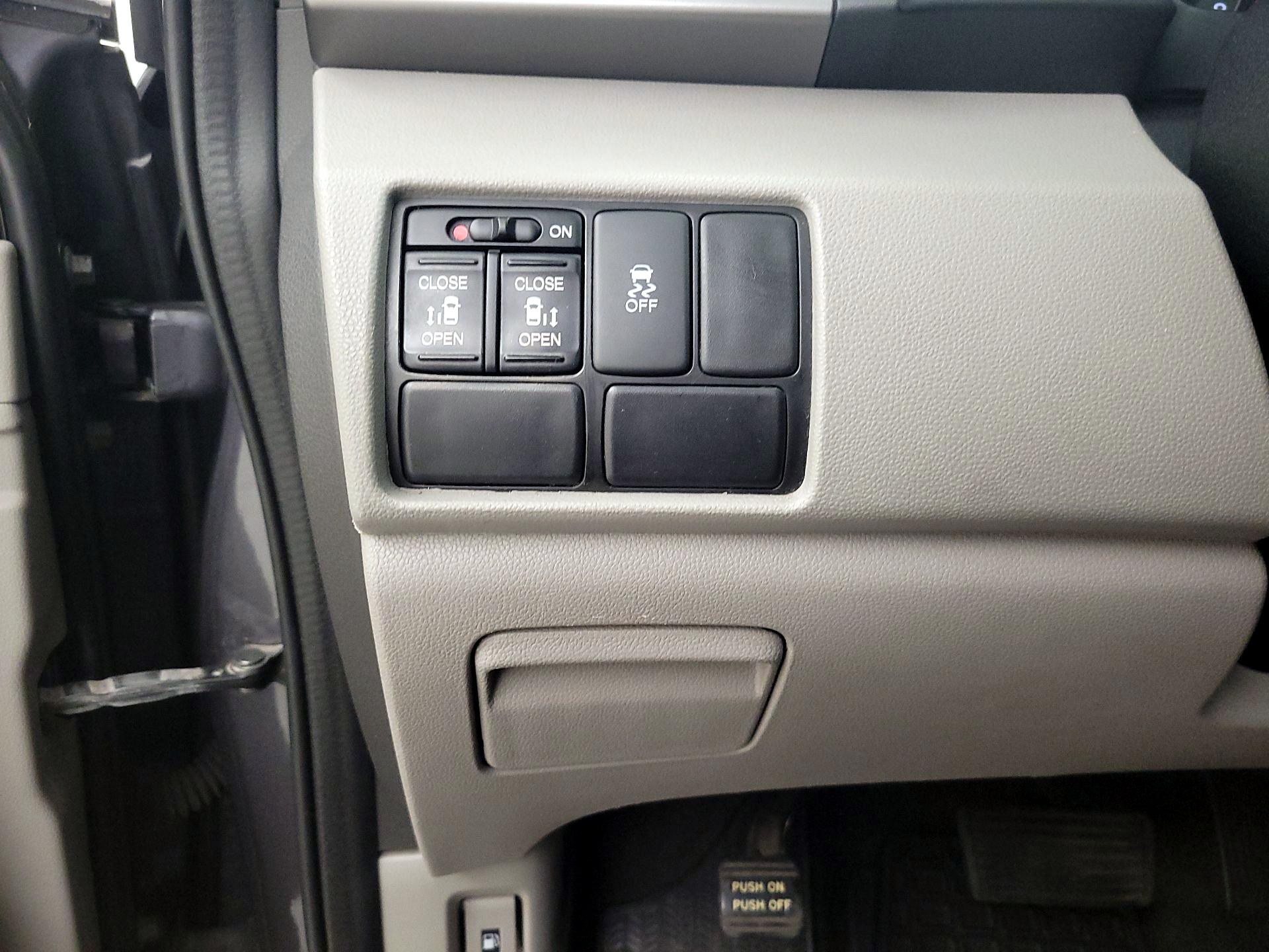 Thumbnail: 2016 Honda Odyssey - 13