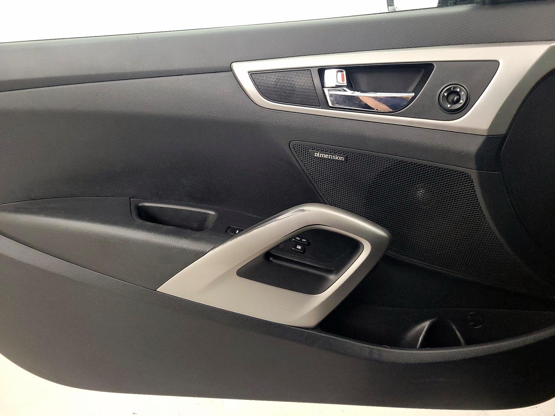 Thumbnail: 2017 Hyundai Veloster - 12