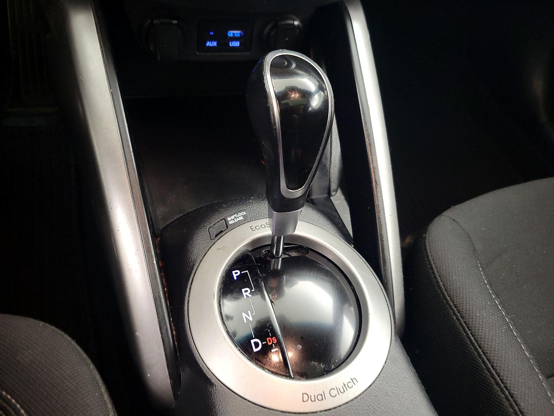 Thumbnail: 2017 Hyundai Veloster - 18