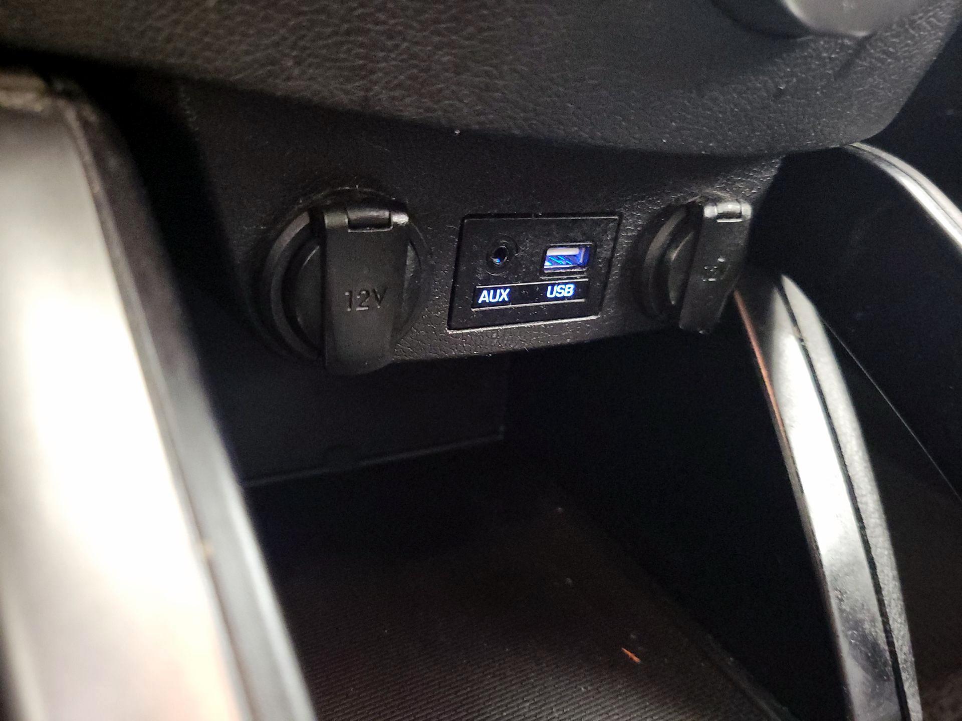 Thumbnail: 2017 Hyundai Veloster - 19