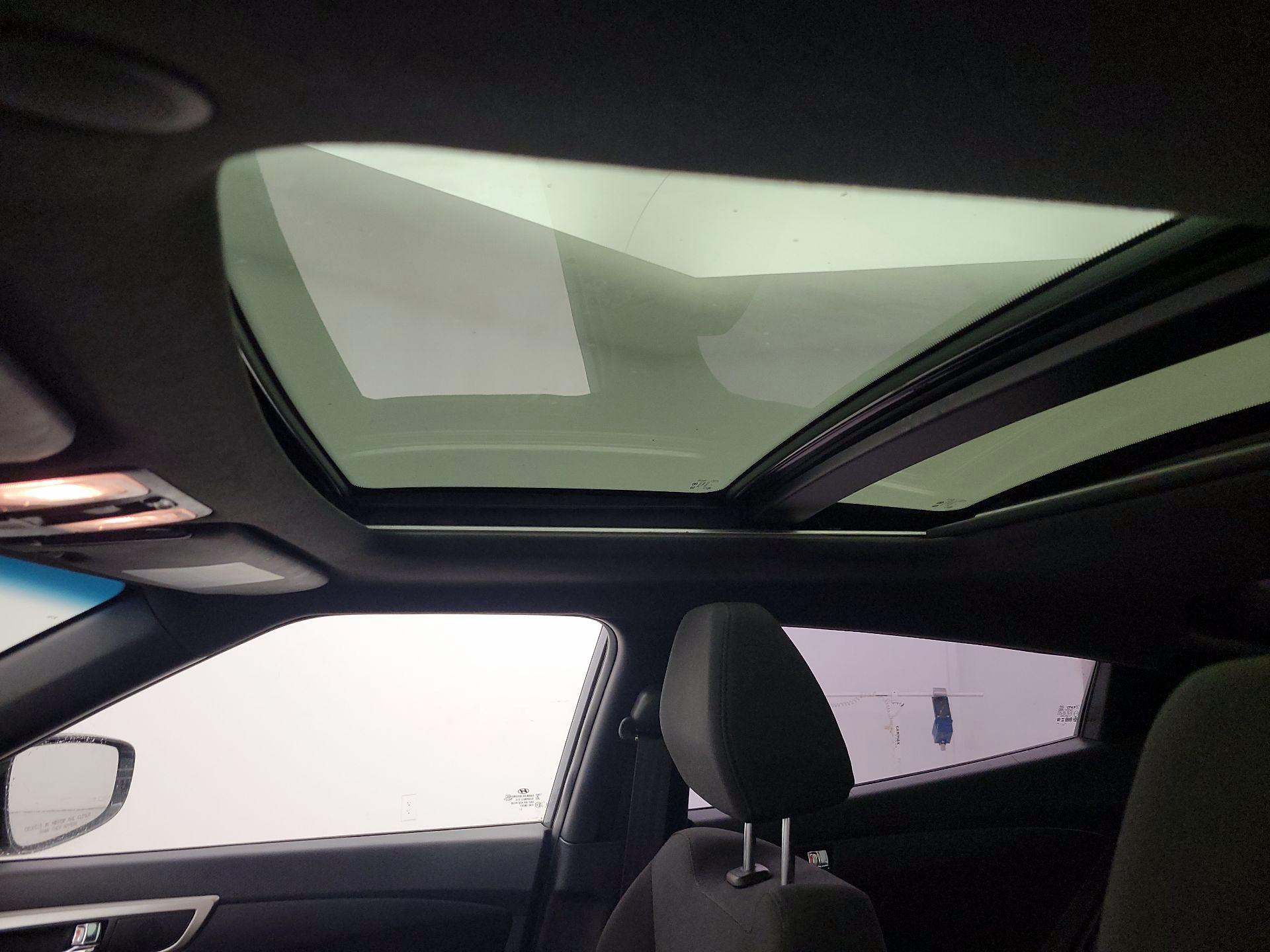 Thumbnail: 2017 Hyundai Veloster - 20