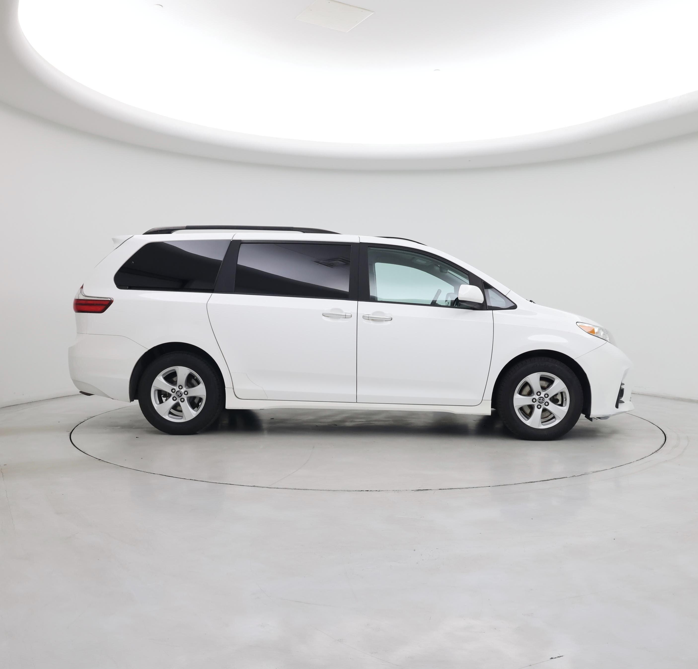 Thumbnail: 2019 Toyota Sienna - 7