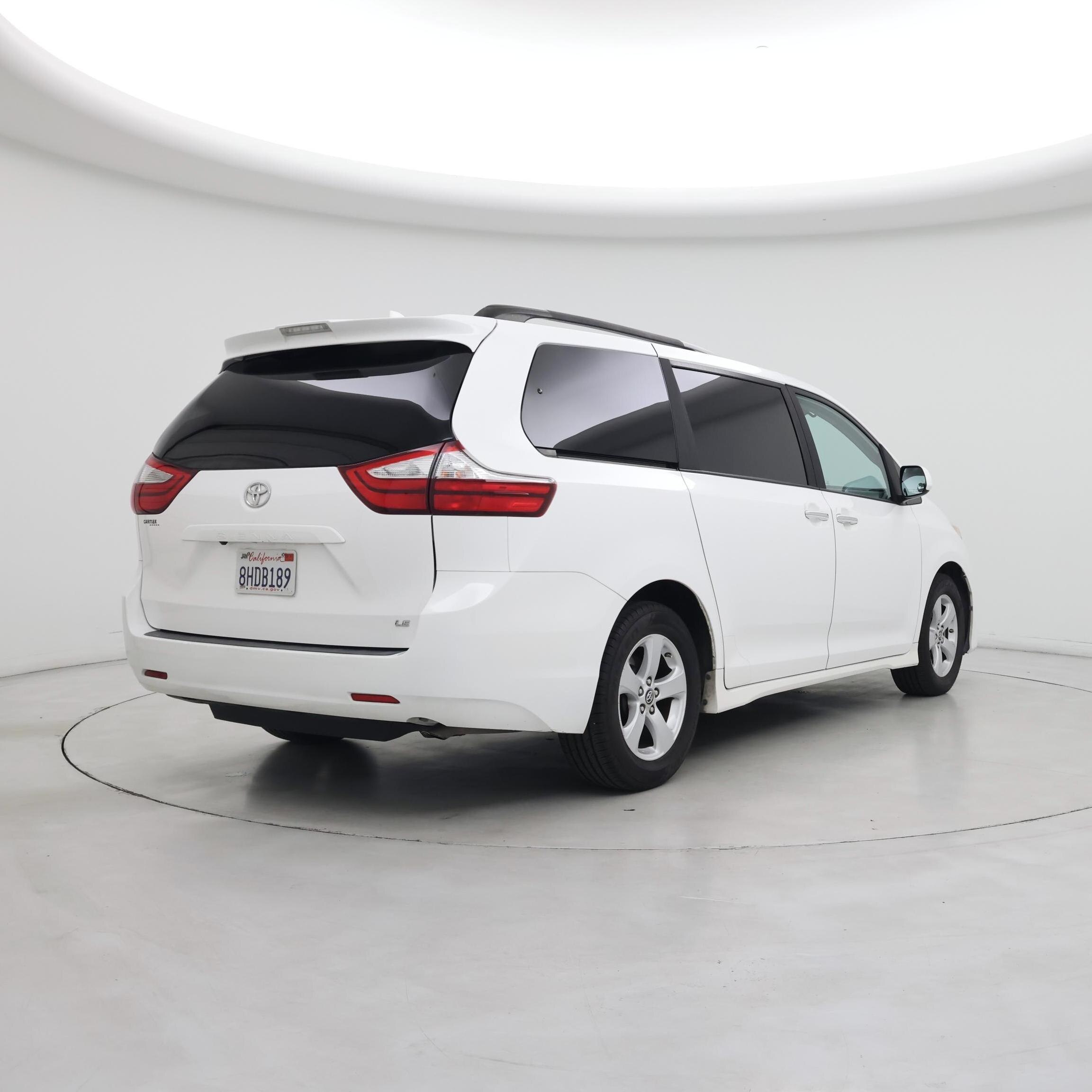 Thumbnail: 2019 Toyota Sienna - 8