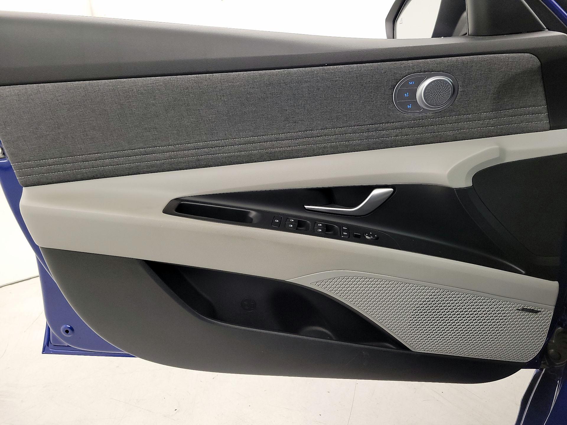 Thumbnail: 2023 Hyundai Elantra - 12