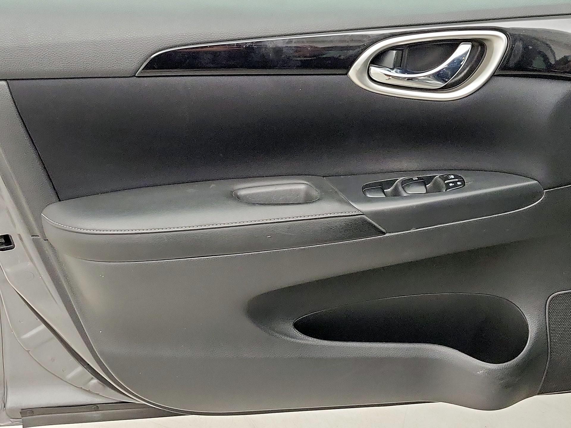 Thumbnail: 2017 Nissan Sentra - 12