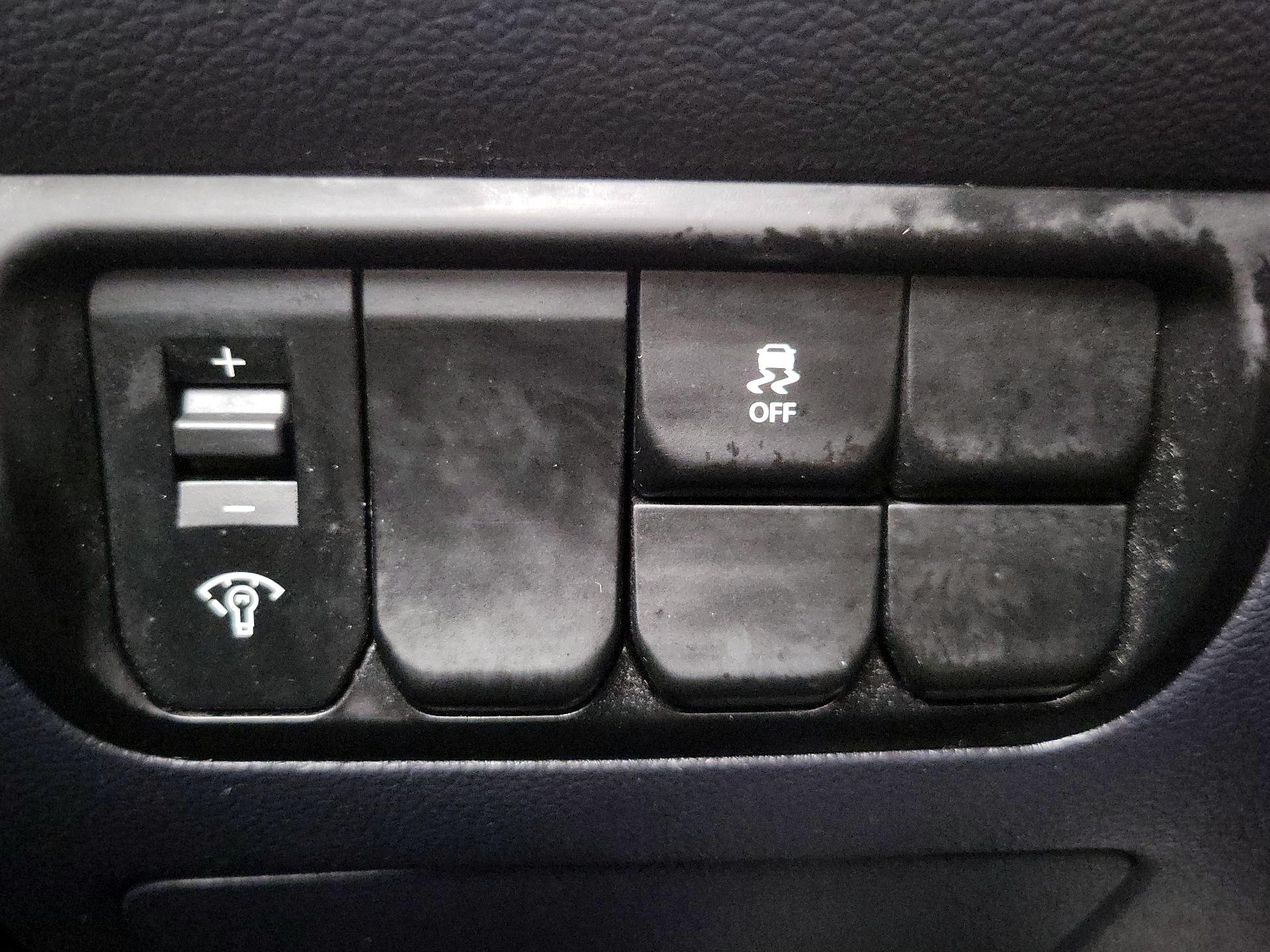 Thumbnail: 2017 Kia Rio - 13