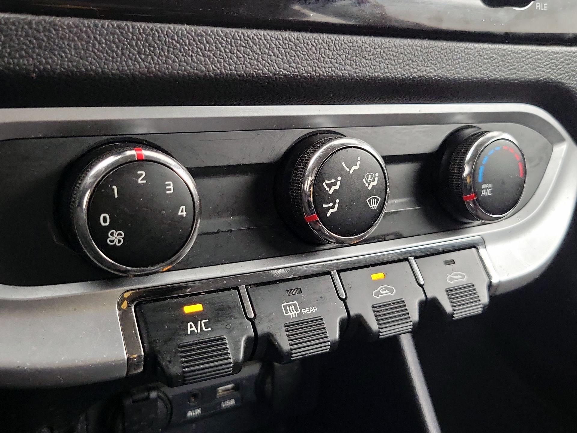 Thumbnail: 2017 Kia Rio - 15