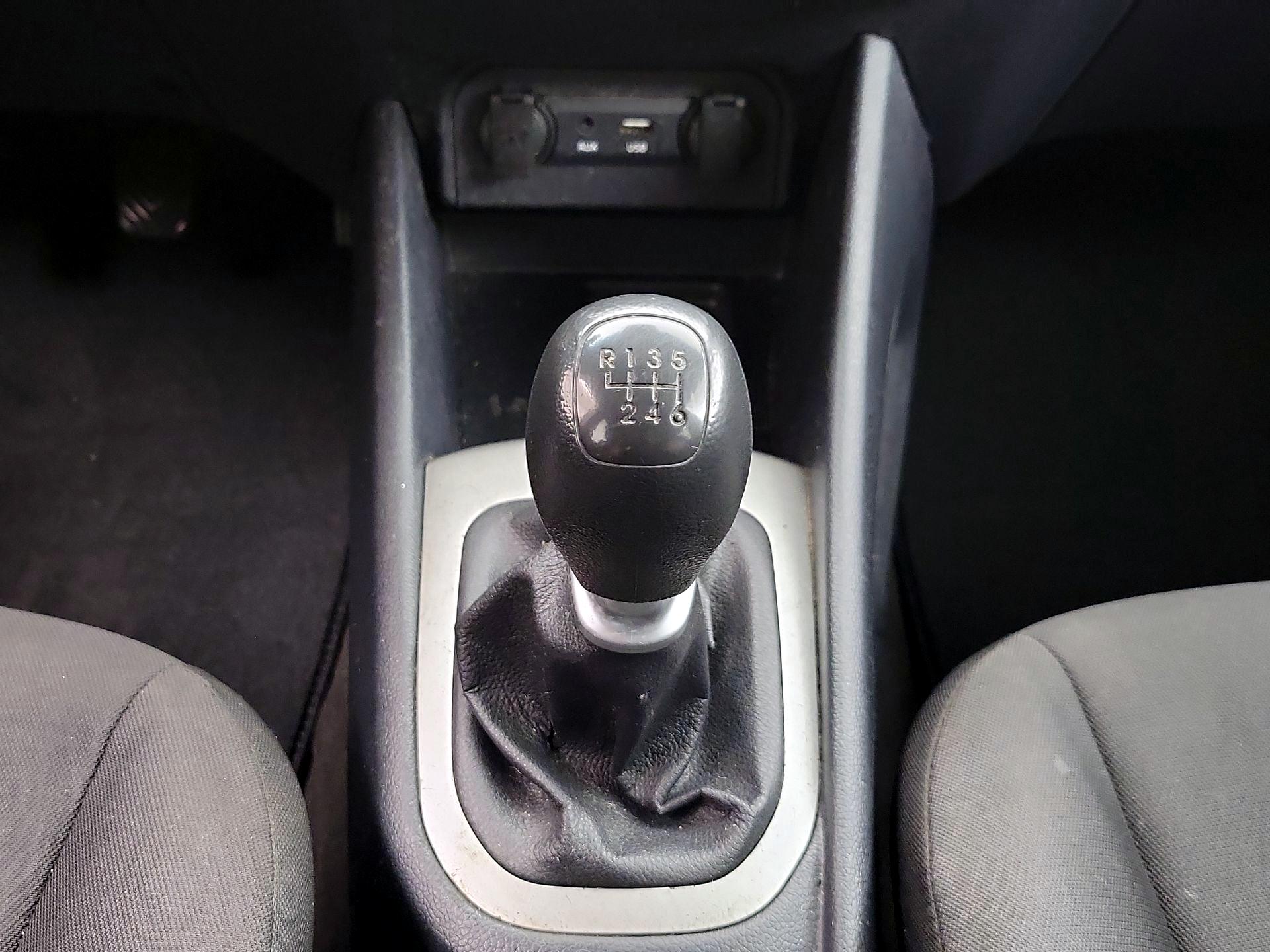 Thumbnail: 2017 Kia Rio - 16