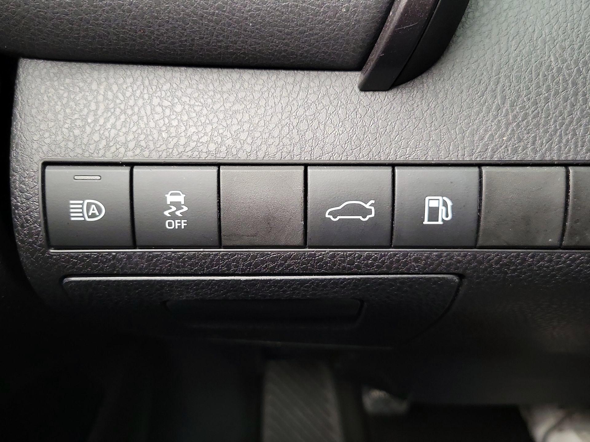 Thumbnail: 2018 Toyota Camry - 13