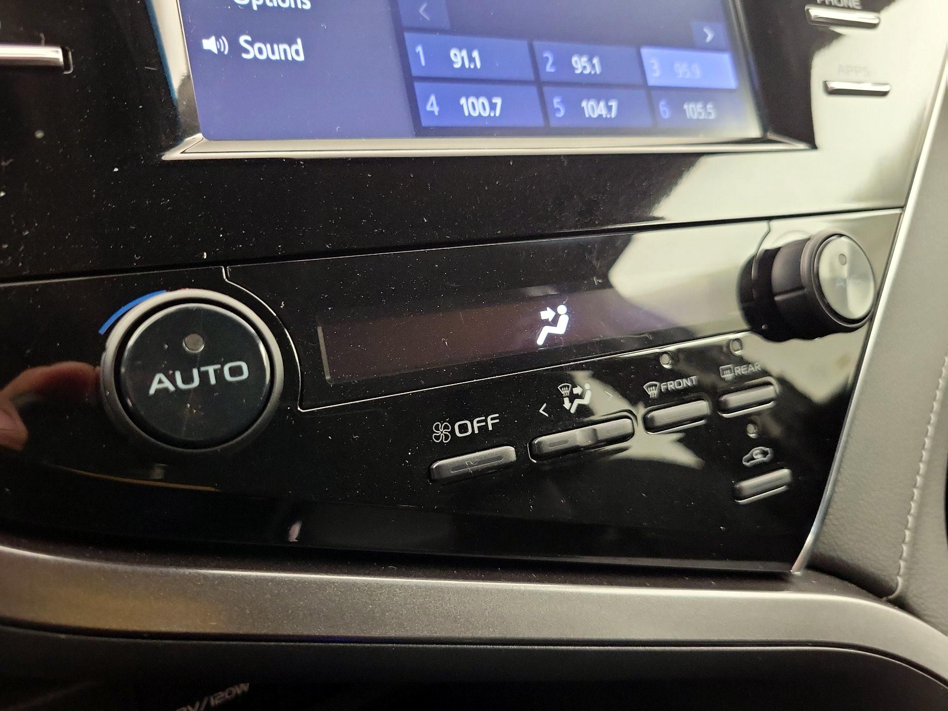 Thumbnail: 2018 Toyota Camry - 16