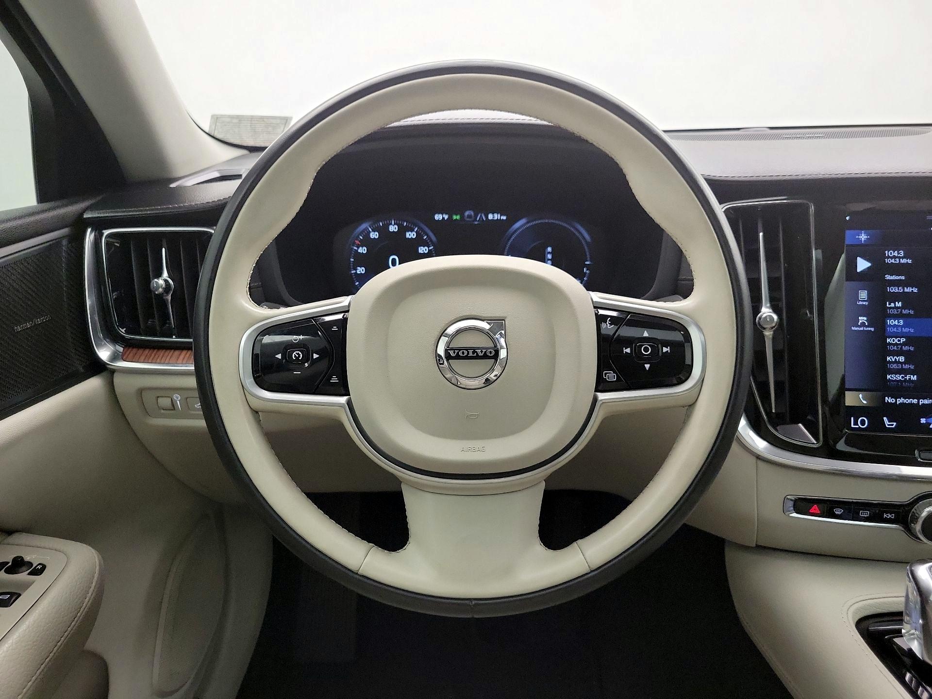 Thumbnail: 2019 Volvo S60 - 10