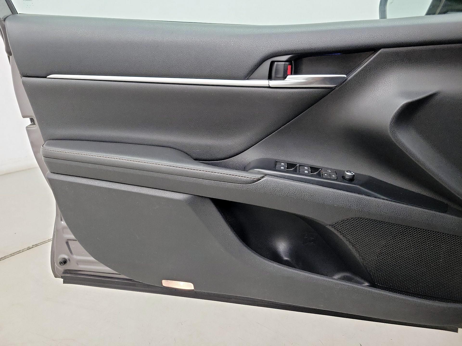 Thumbnail: 2019 Toyota Camry - 12