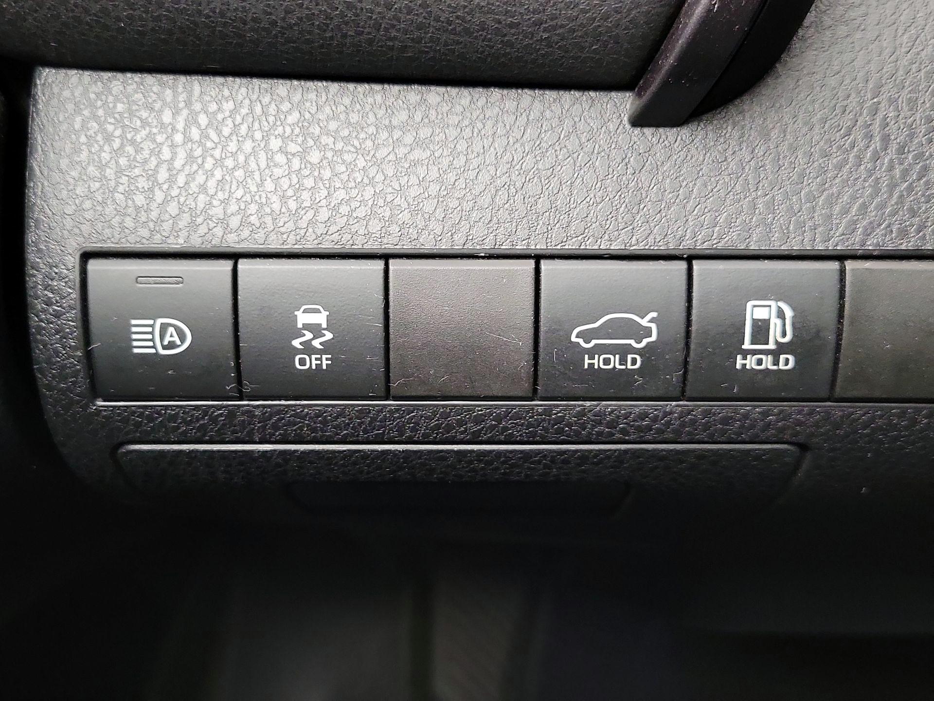 Thumbnail: 2019 Toyota Camry - 13