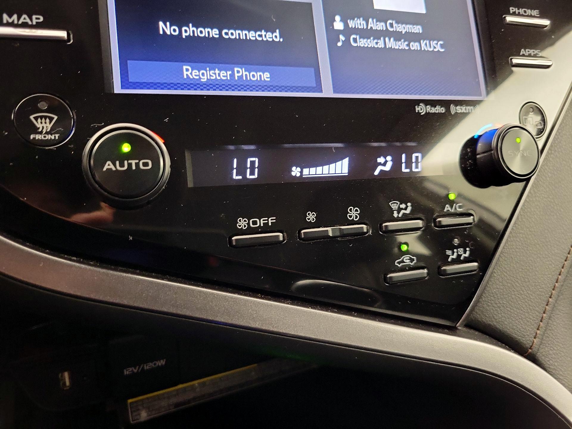 Thumbnail: 2019 Toyota Camry - 16