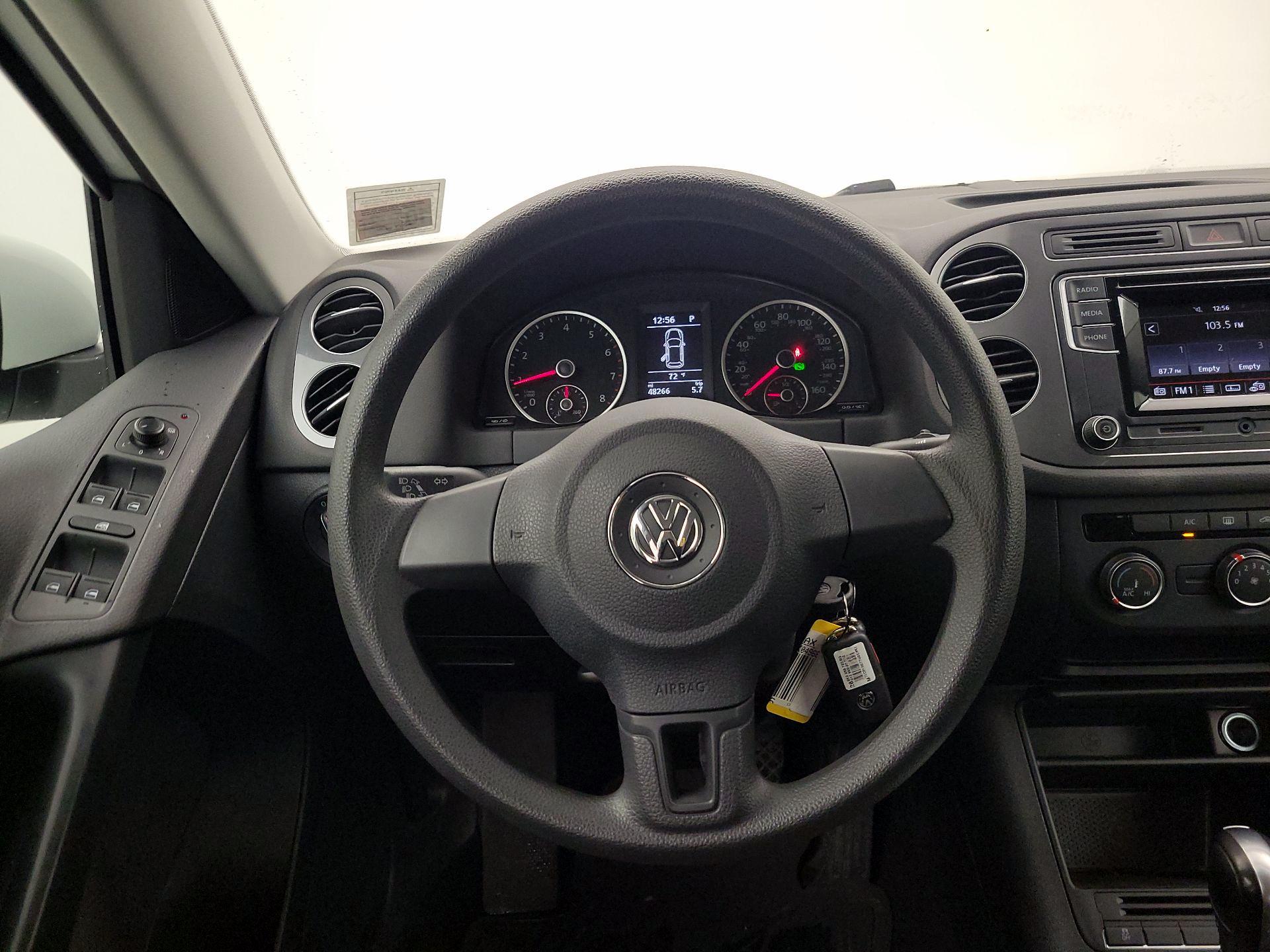 Thumbnail: 2017 Volkswagen Tiguan - 10