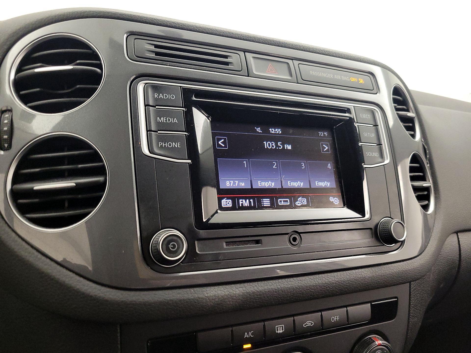 Thumbnail: 2017 Volkswagen Tiguan - 15