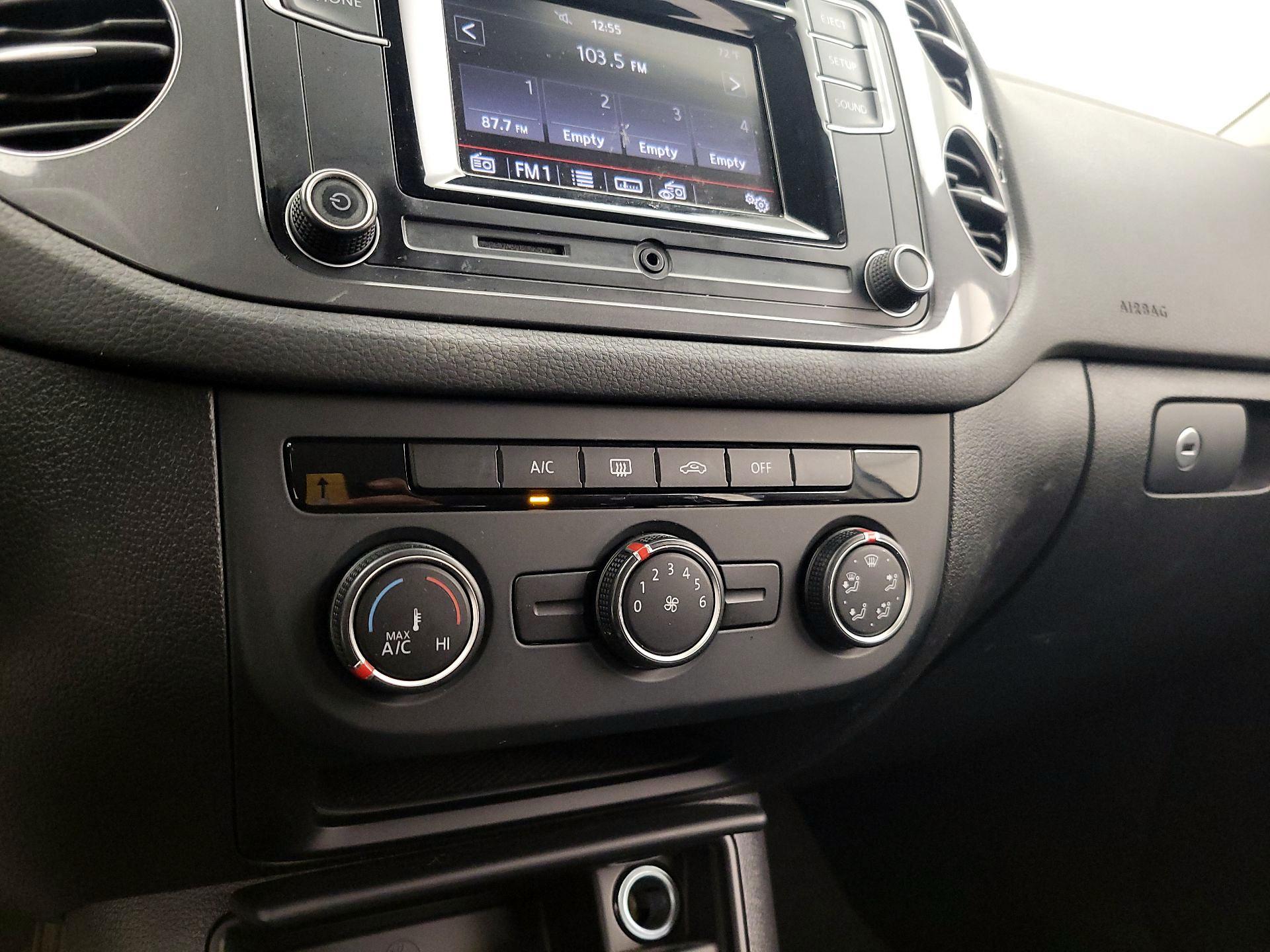 Thumbnail: 2017 Volkswagen Tiguan - 16