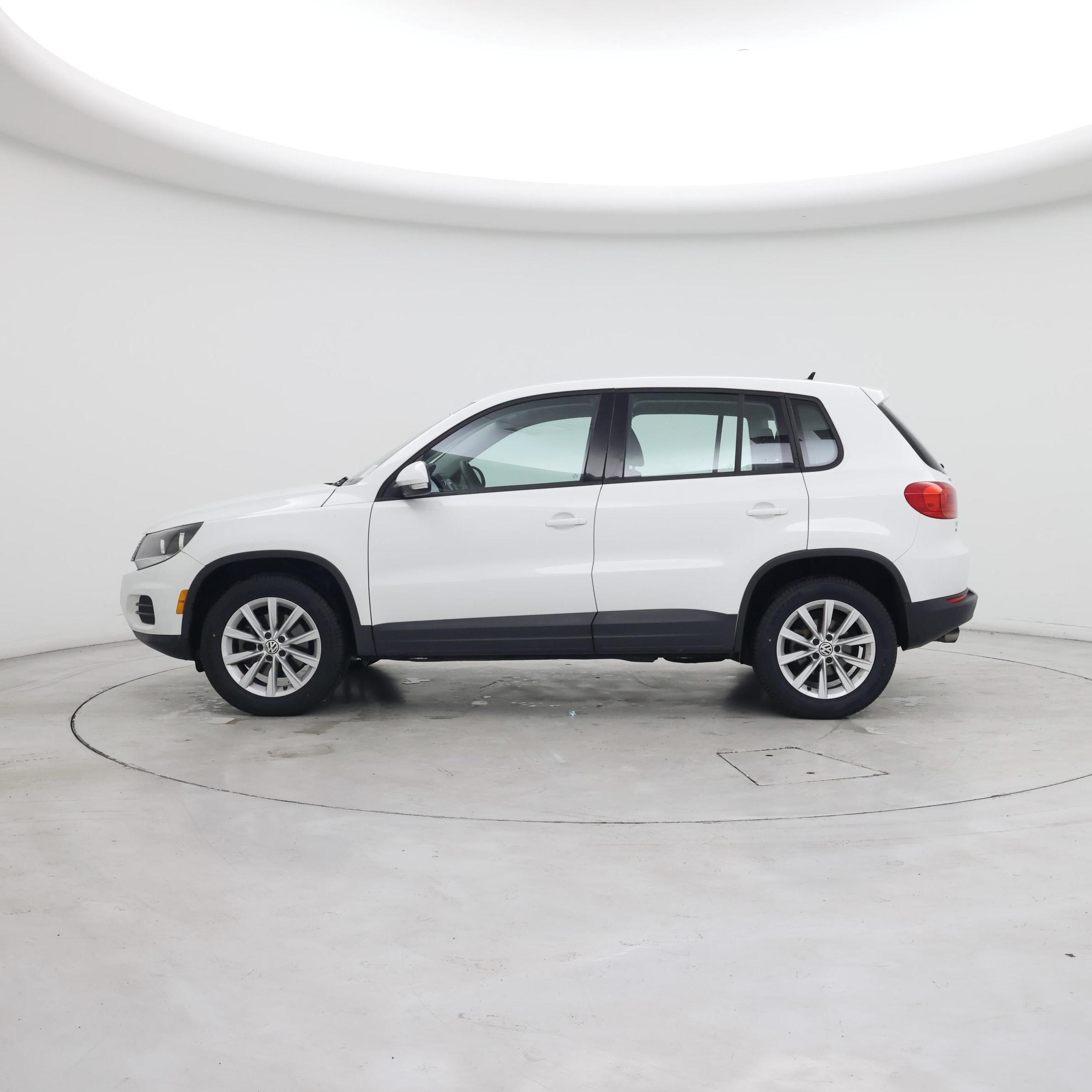 Thumbnail: 2017 Volkswagen Tiguan - 3