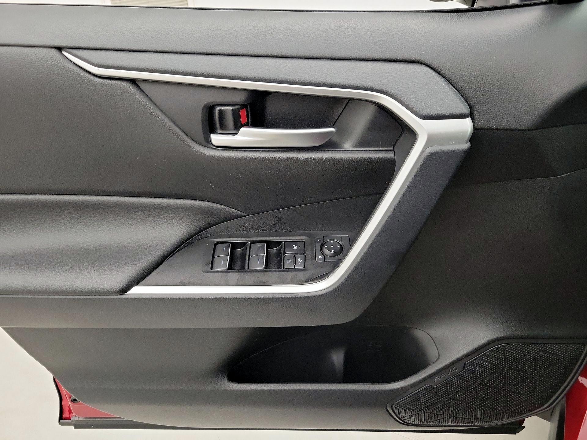 Thumbnail: 2025 Toyota RAV4 - 12