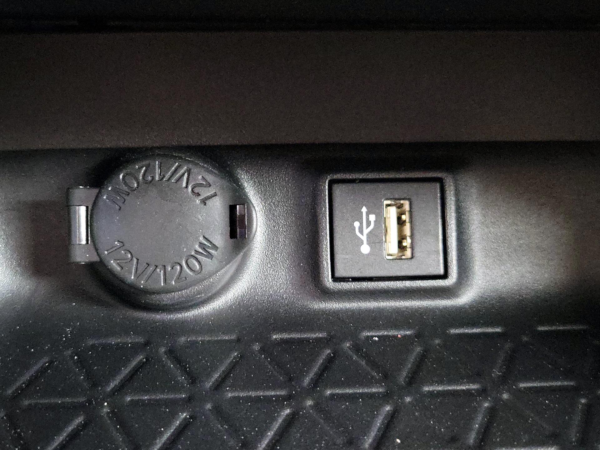 Thumbnail: 2025 Toyota RAV4 - 18