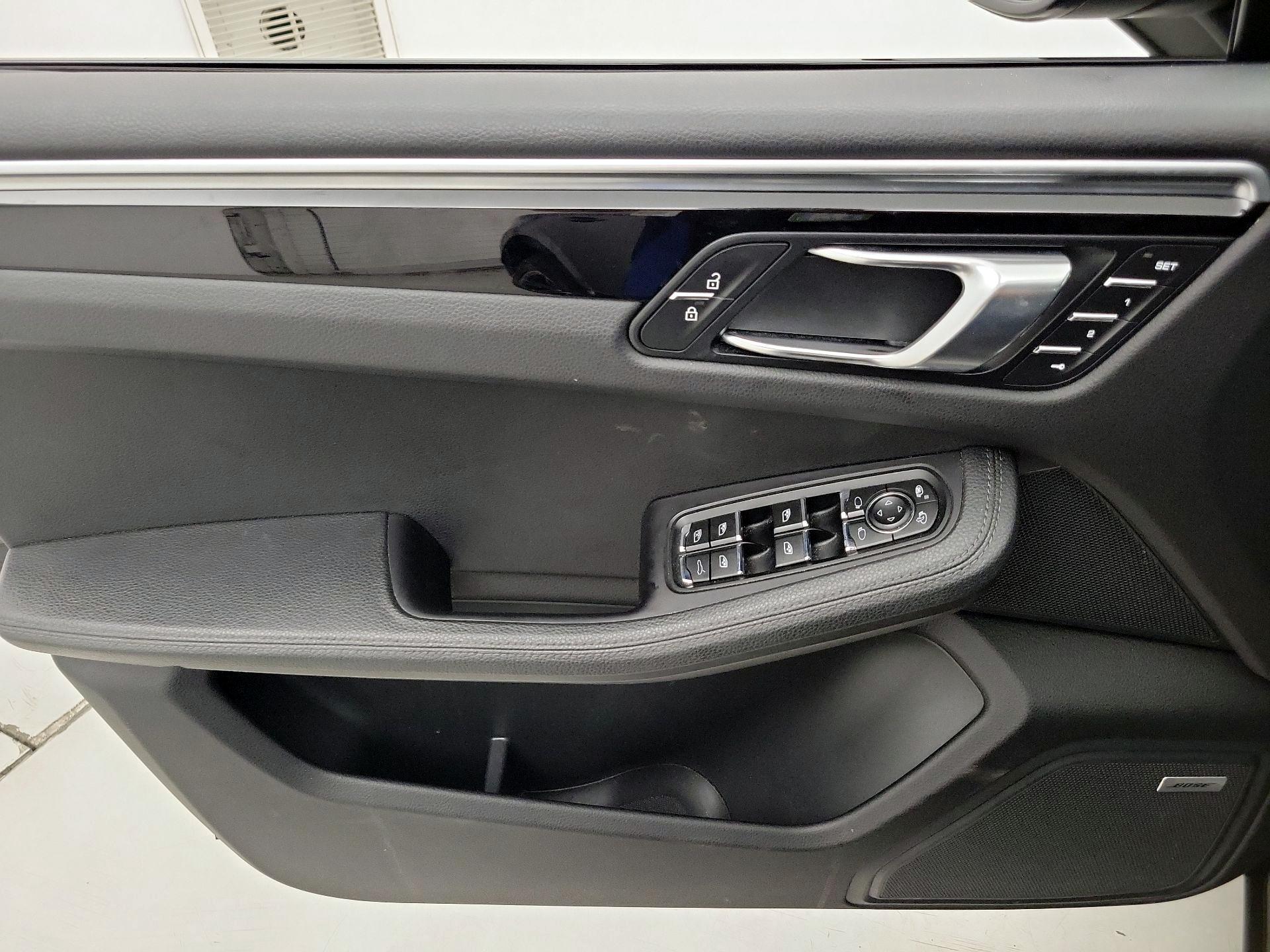 Thumbnail: 2020 Porsche Macan - 12