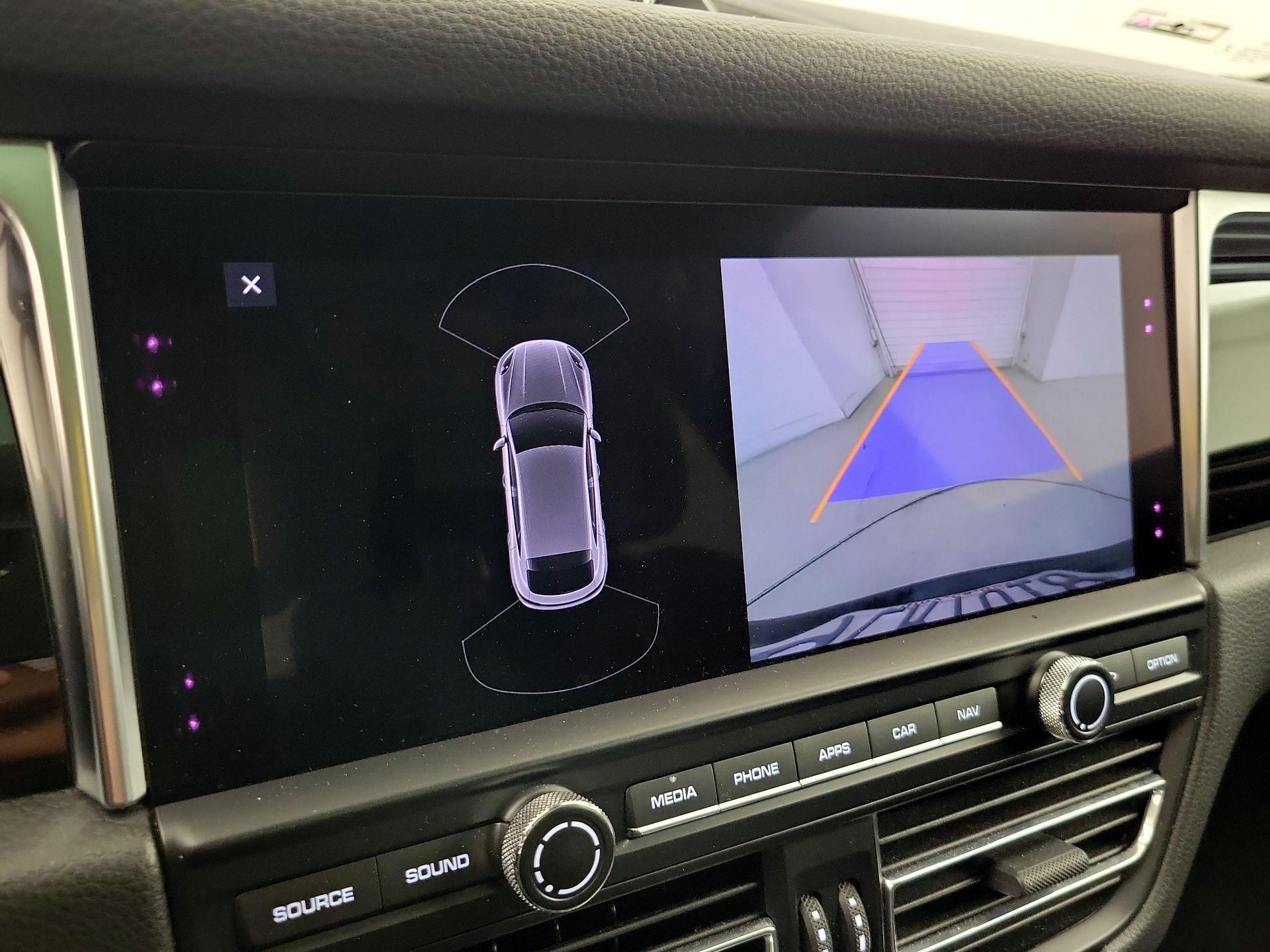 Thumbnail: 2020 Porsche Macan - 15