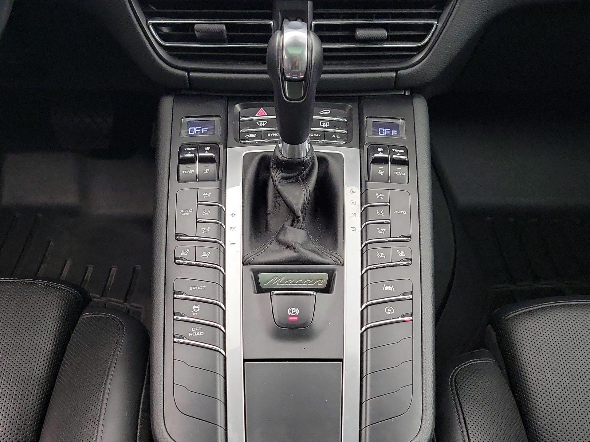 Thumbnail: 2020 Porsche Macan - 18