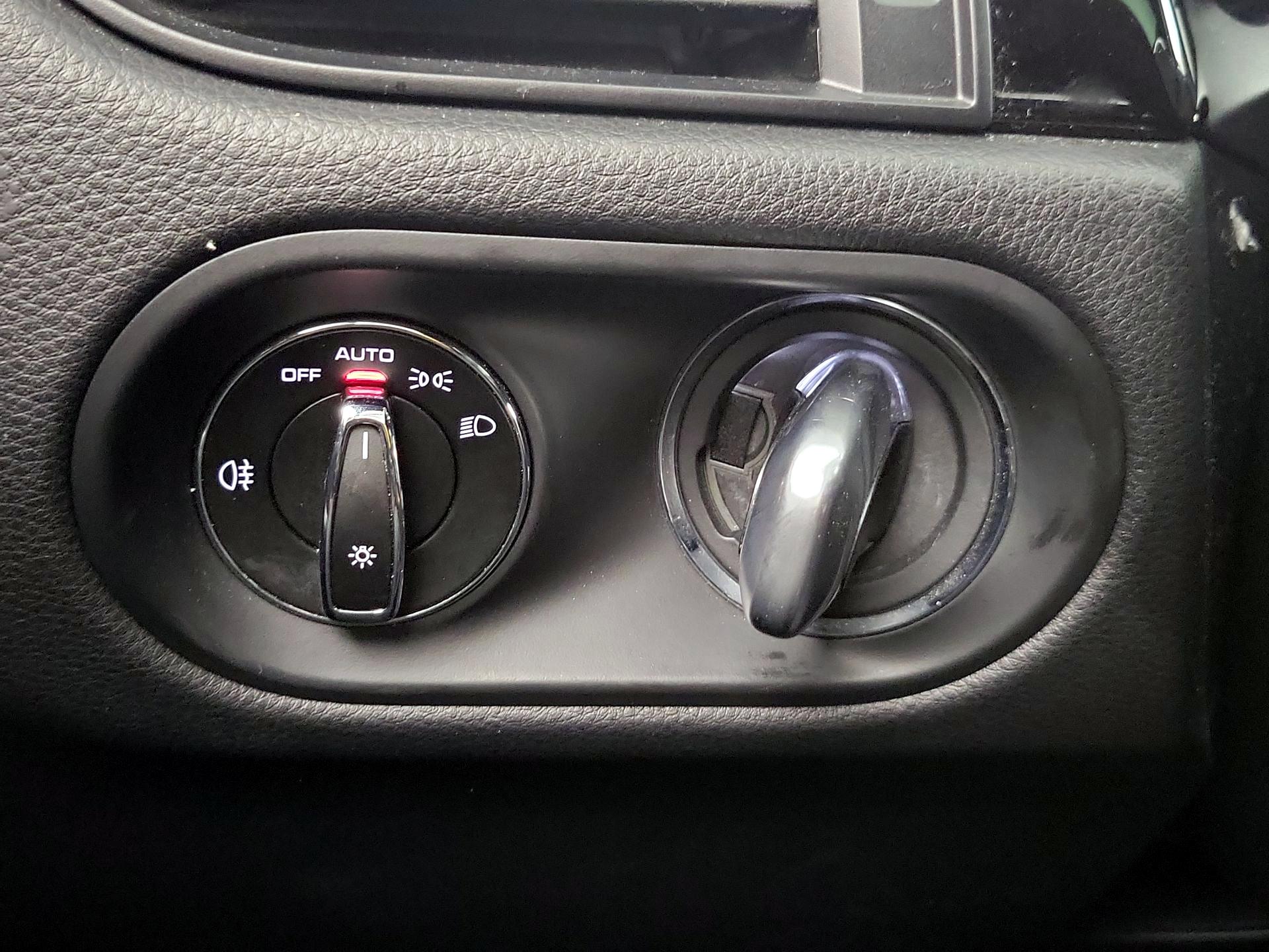 Thumbnail: 2021 Porsche Macan - 13