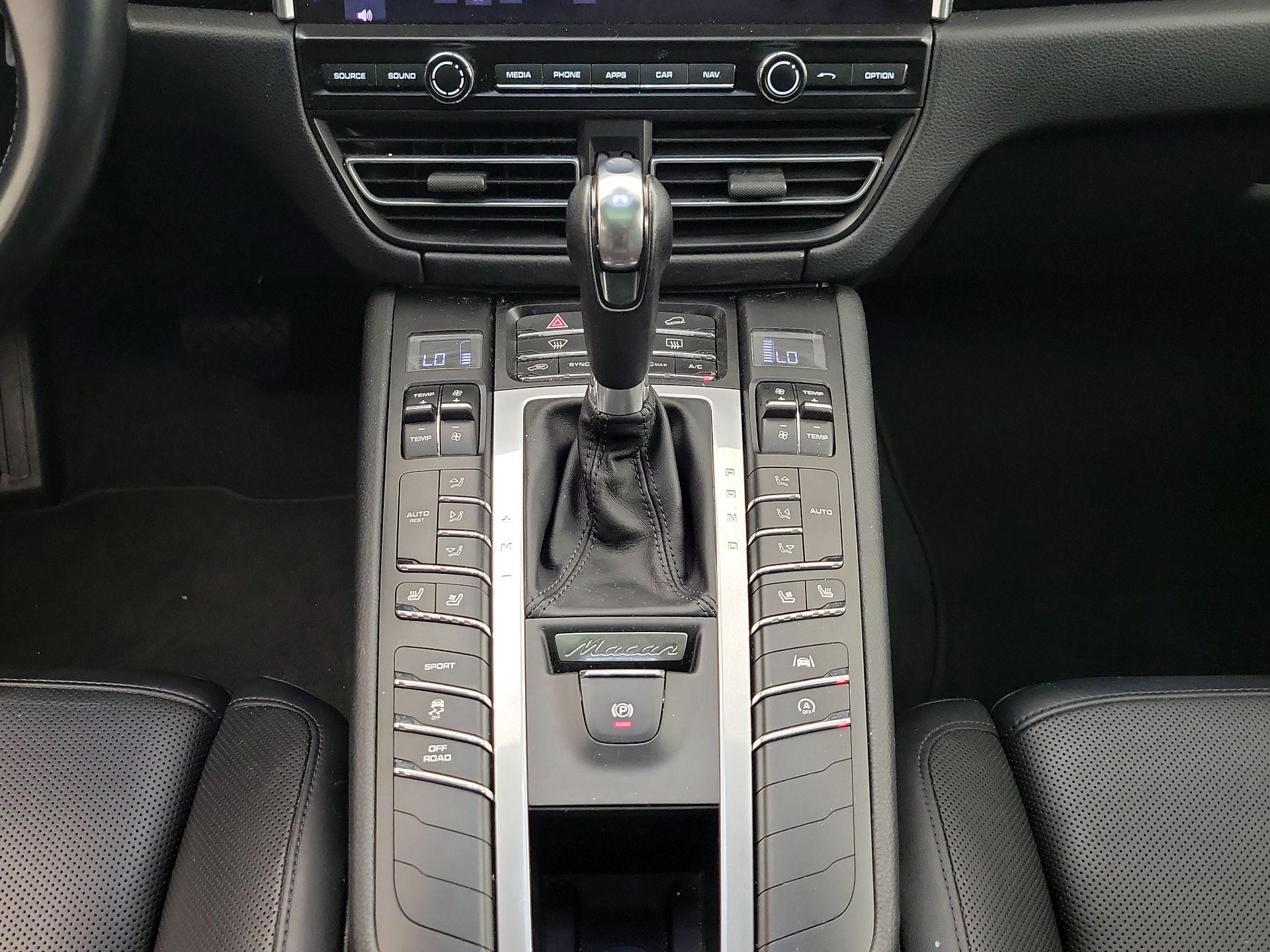 Thumbnail: 2021 Porsche Macan - 18