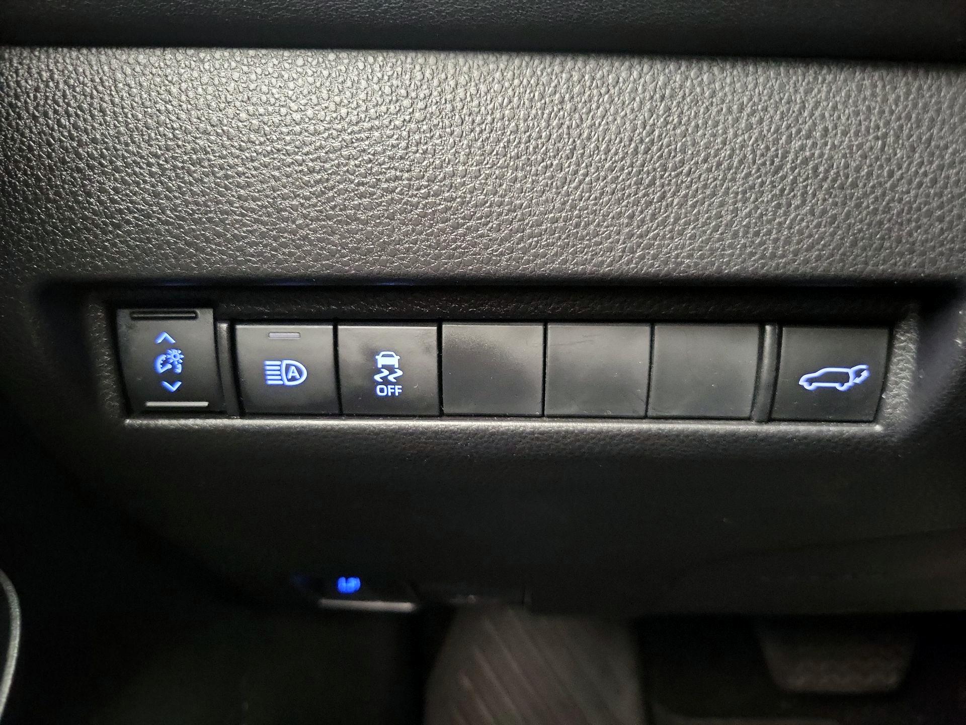 Thumbnail: 2021 Toyota Venza - 13